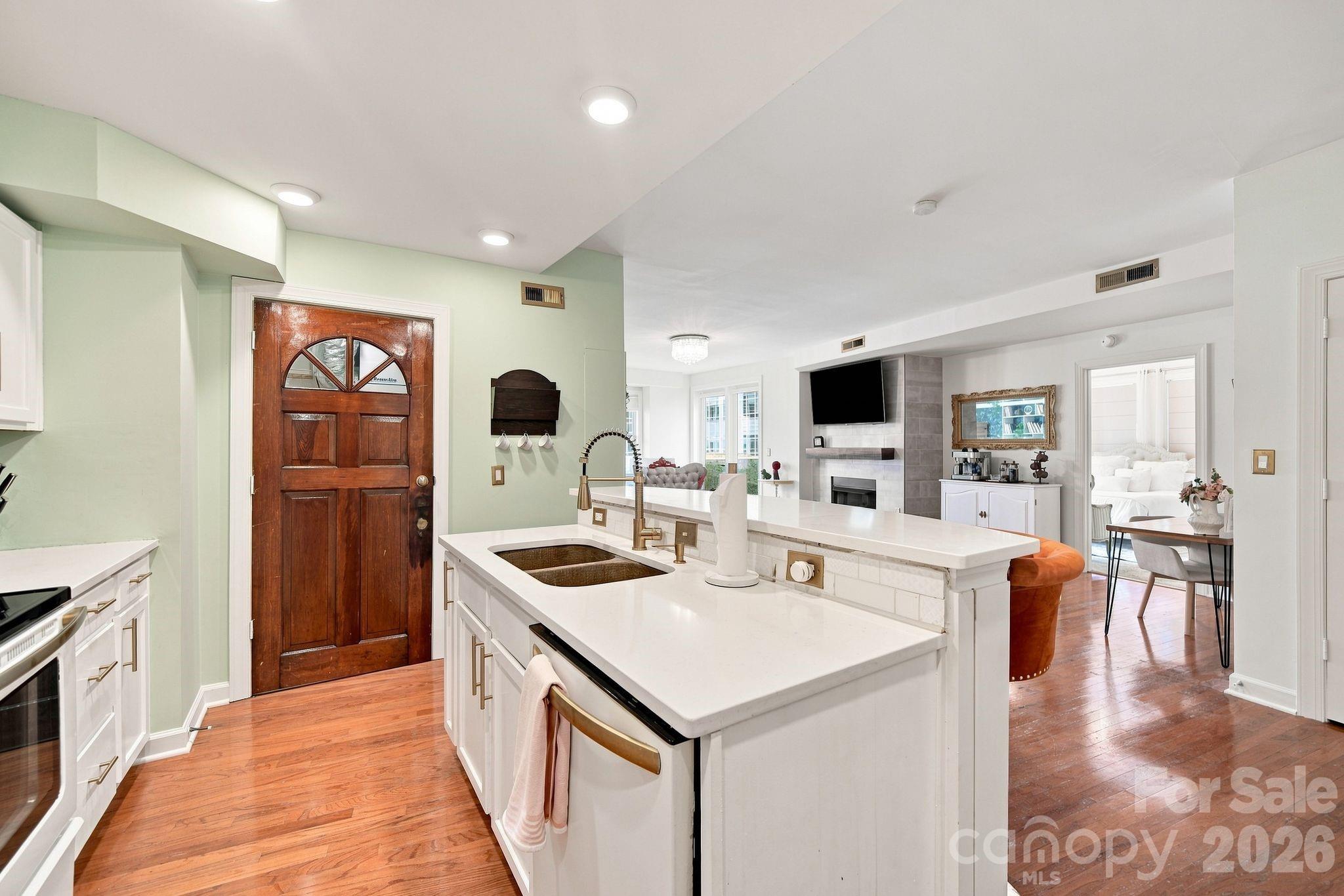 718 W Trade Street #808 — Charlotte
