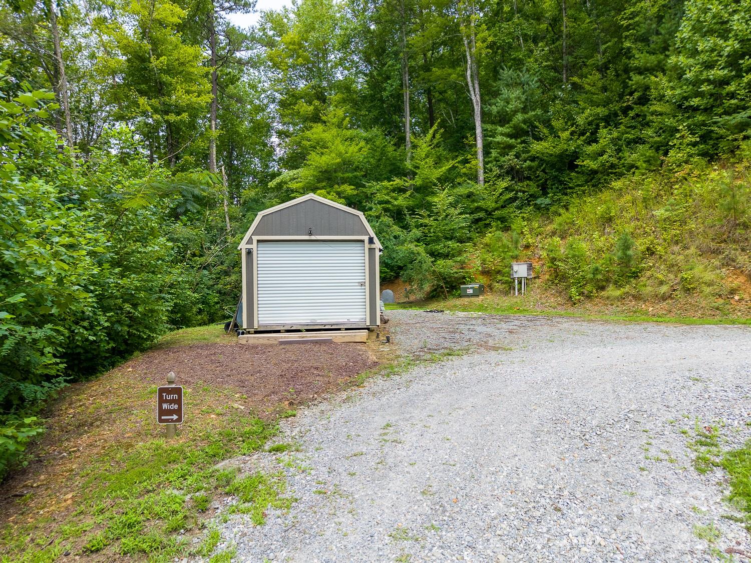 13 Cullsiah Cove Road — Robbinsville