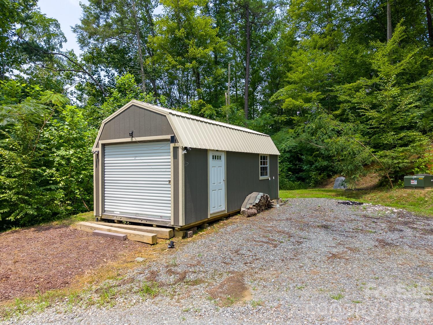 13 Cullsiah Cove Road — Robbinsville