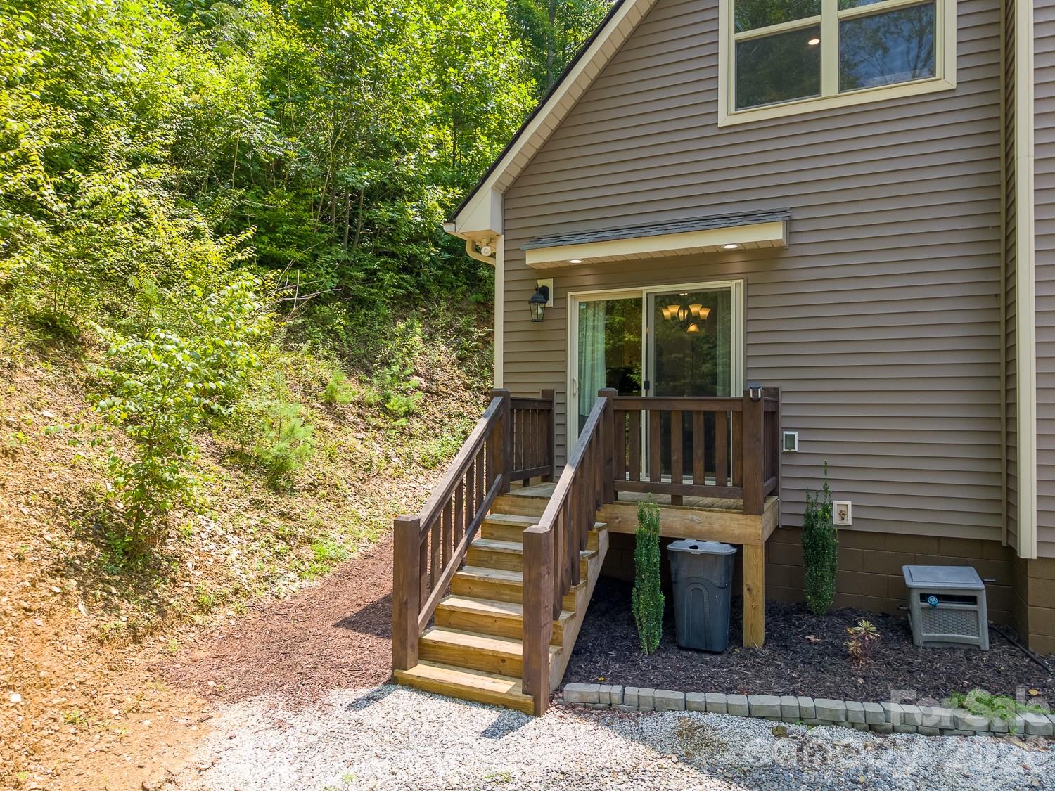 13 Cullsiah Cove Road — Robbinsville