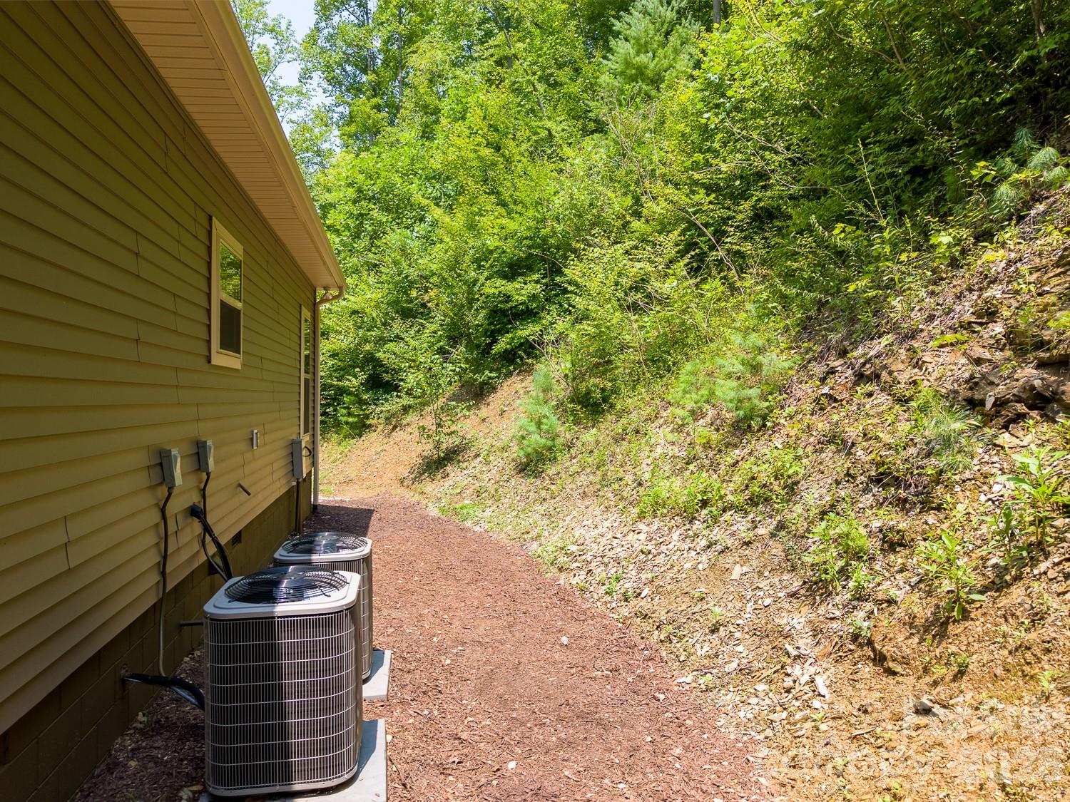 13 Cullsiah Cove Road — Robbinsville