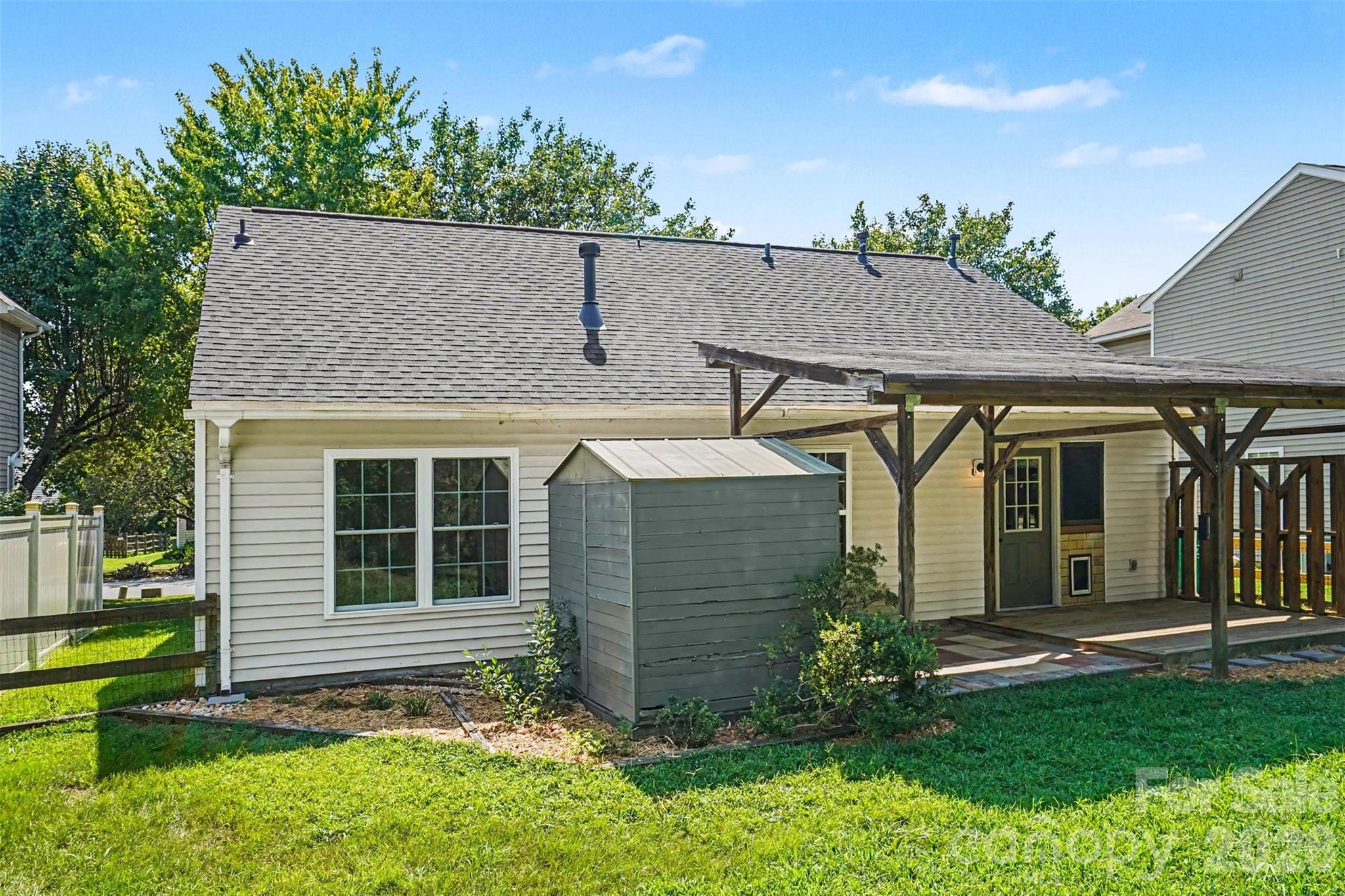 10424 Green Hedge Avenue — Charlotte