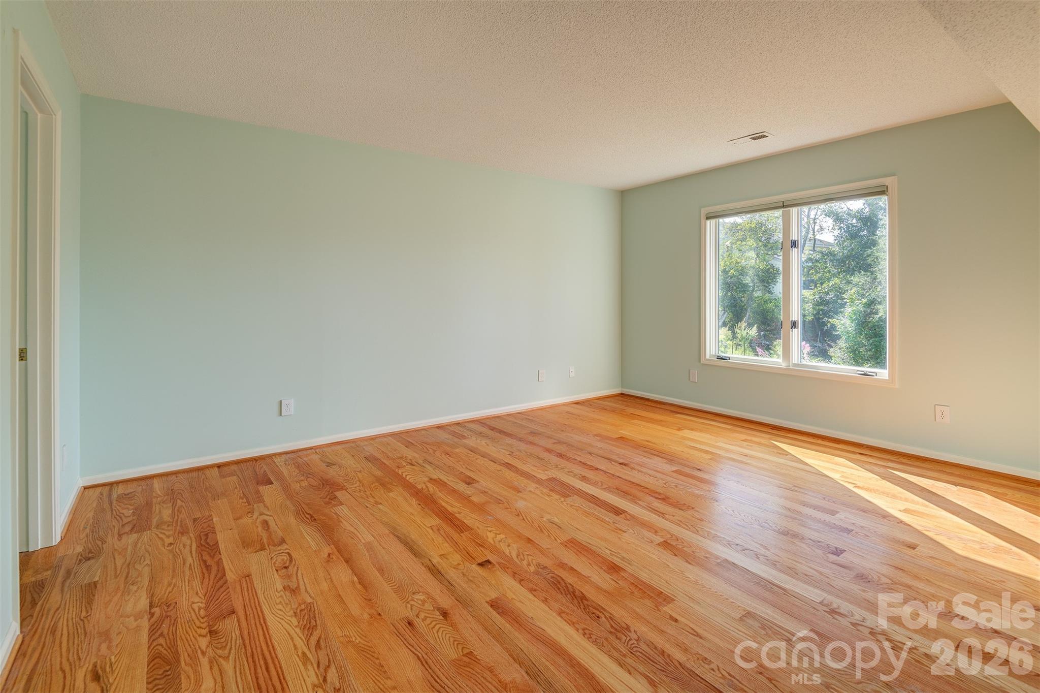 227 Kyfields Road — Weaverville