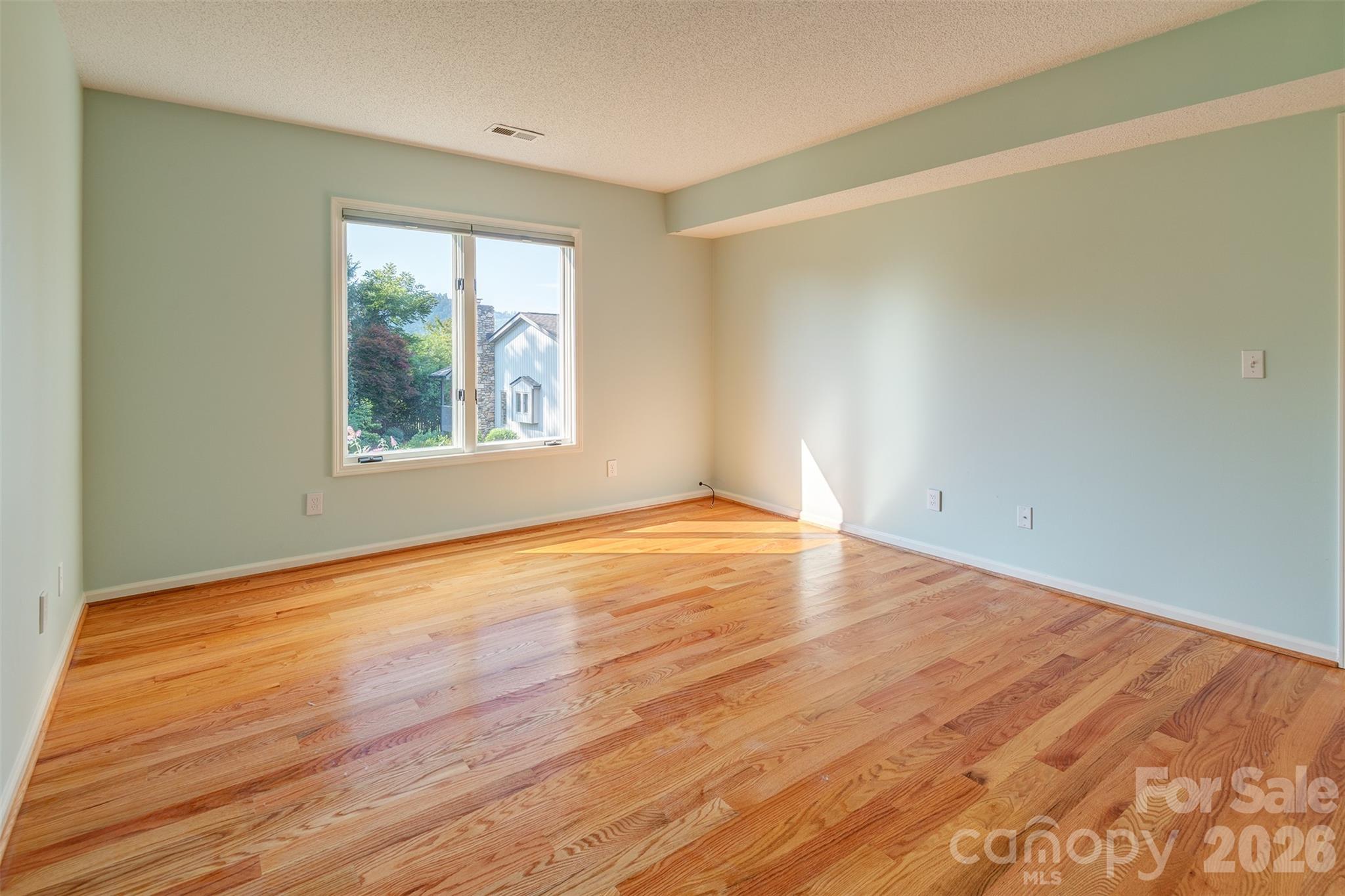 227 Kyfields Road — Weaverville