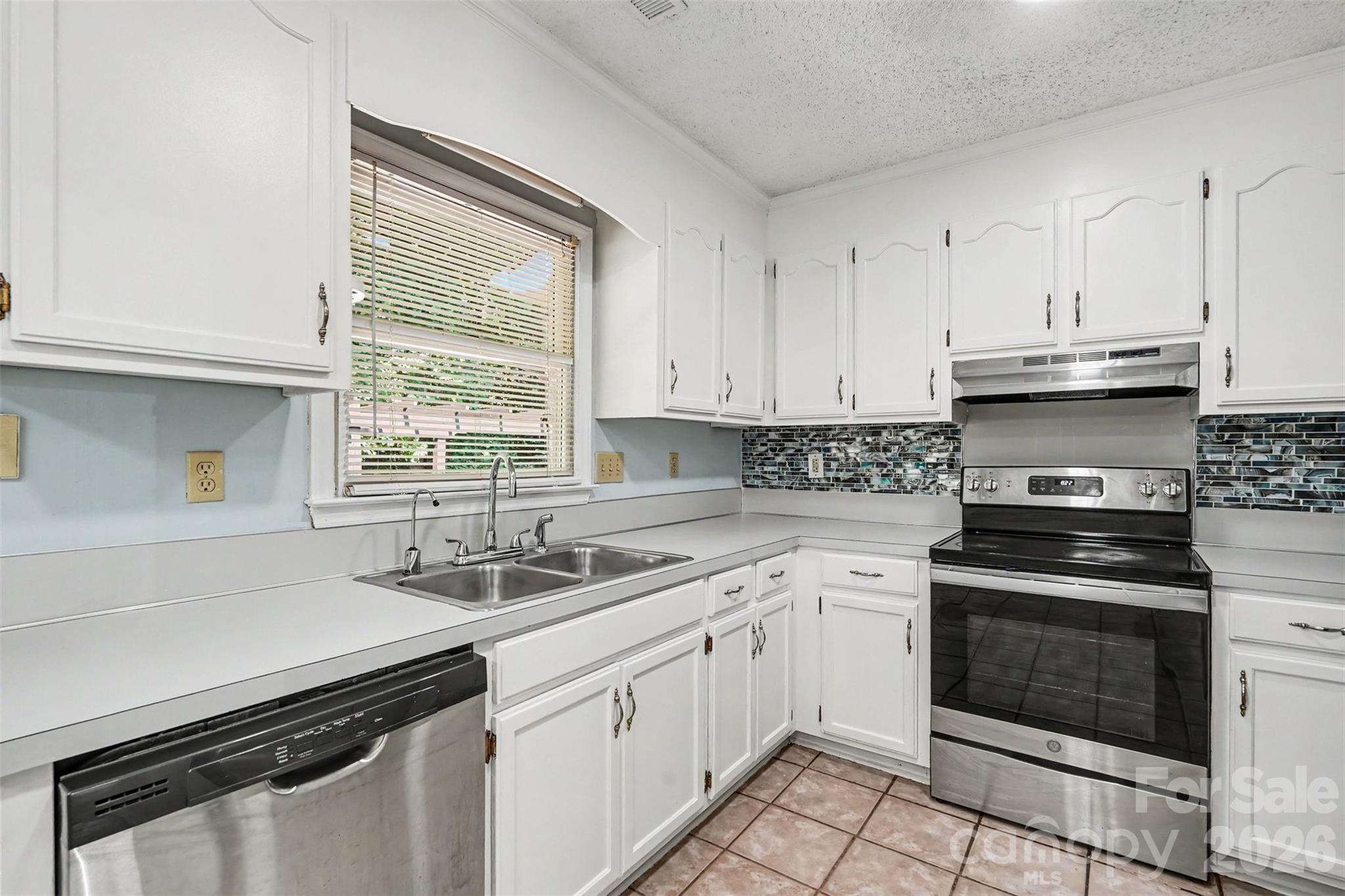 7225 Mcteal Place — Charlotte
