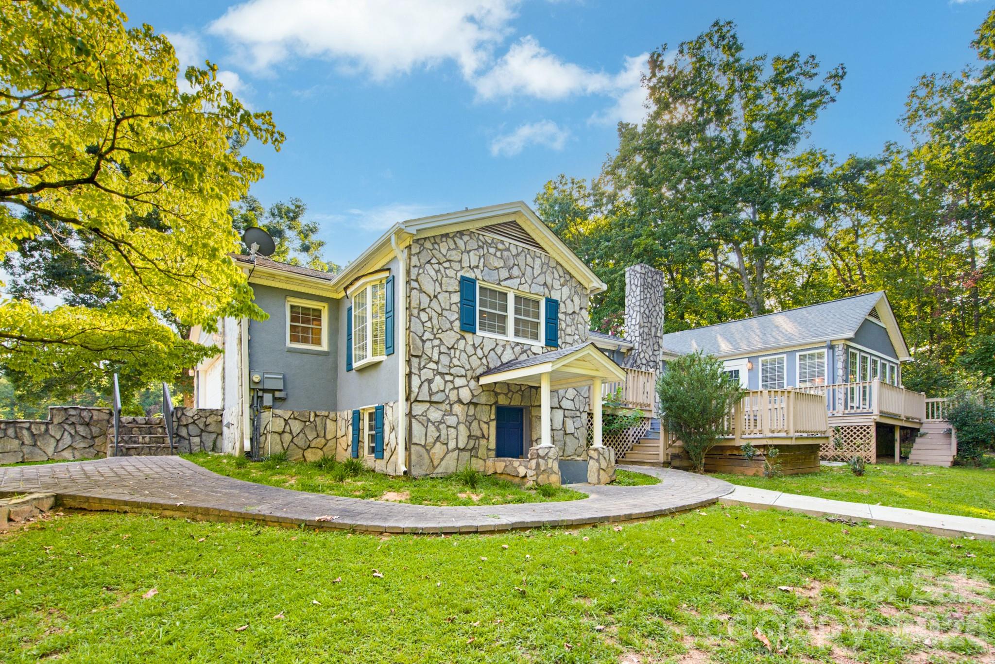 1011 Tarlton Drive — Shelby