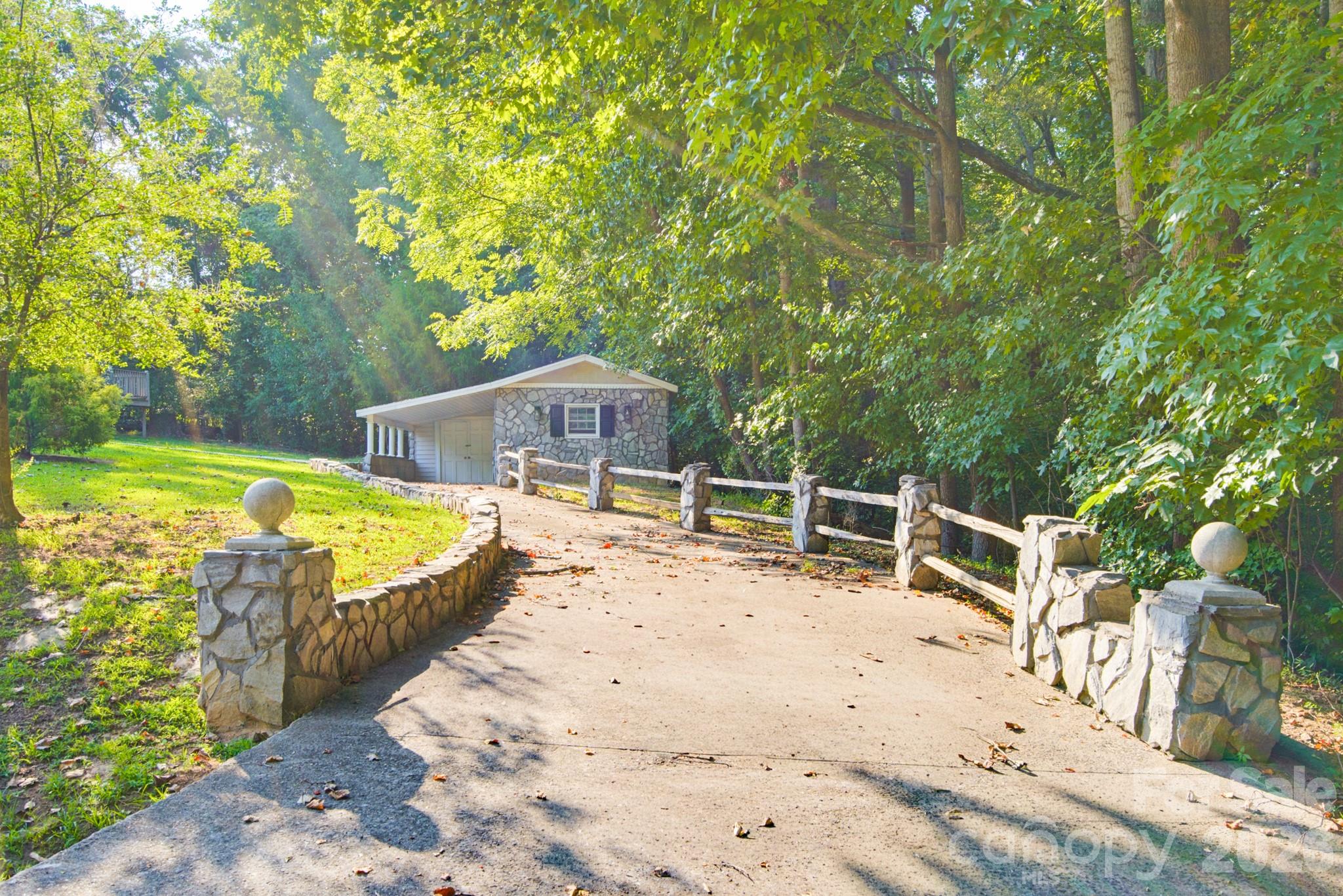 1011 Tarlton Drive — Shelby