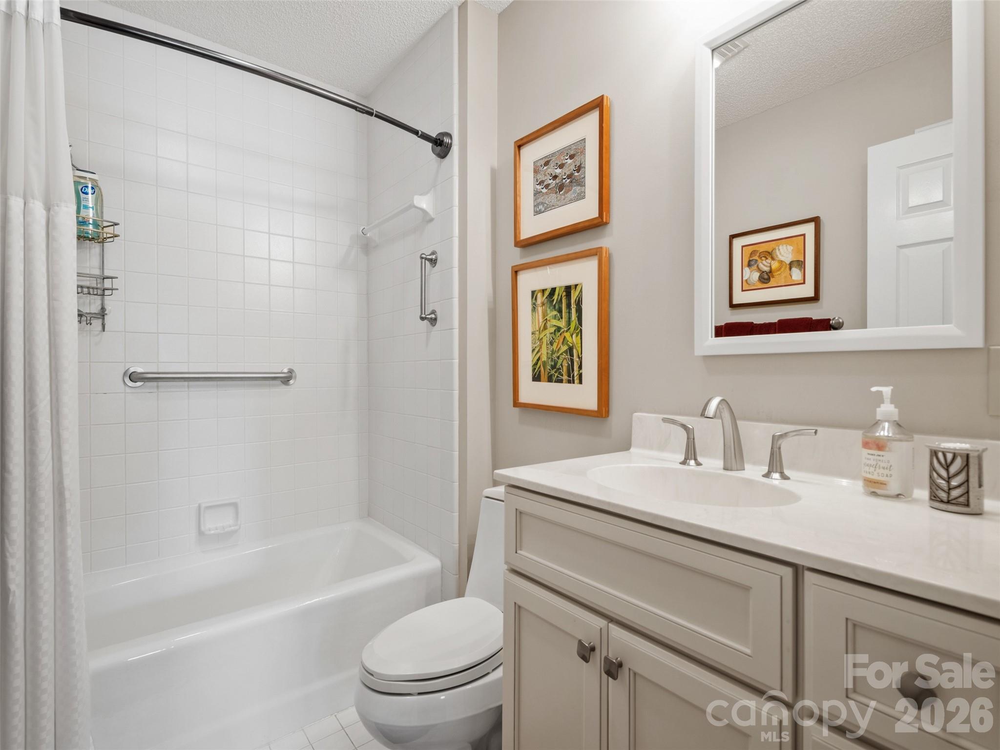 405 Red Oak Drive — Hendersonville