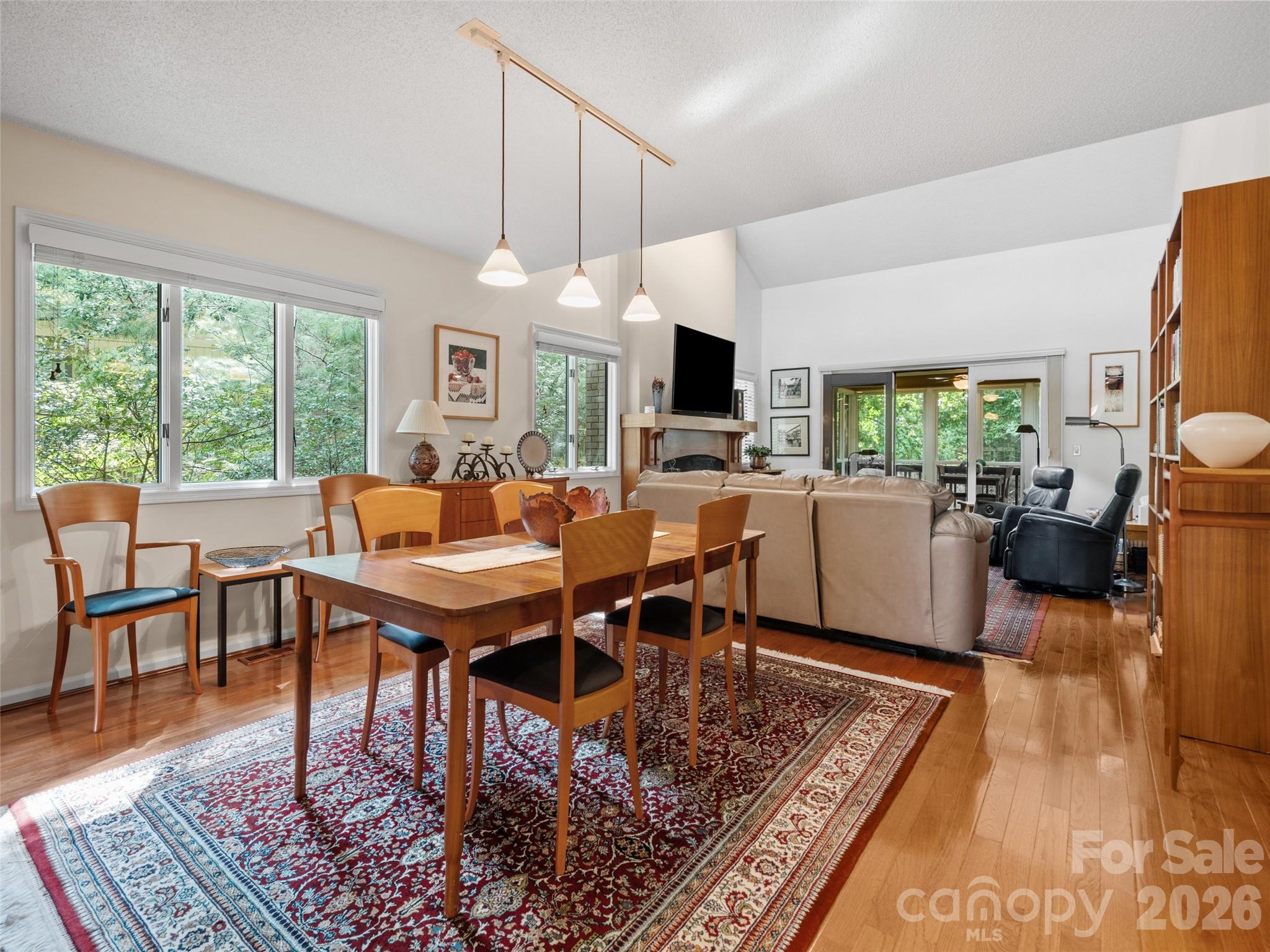 405 Red Oak Drive — Hendersonville