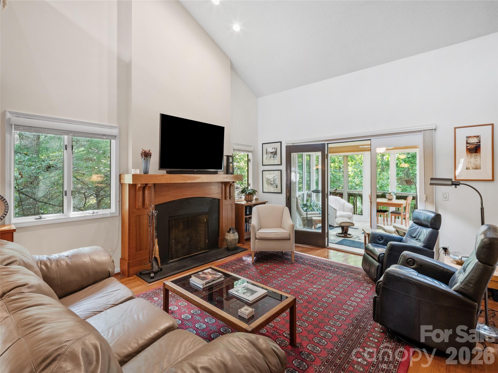 405 Red Oak Drive — Hendersonville