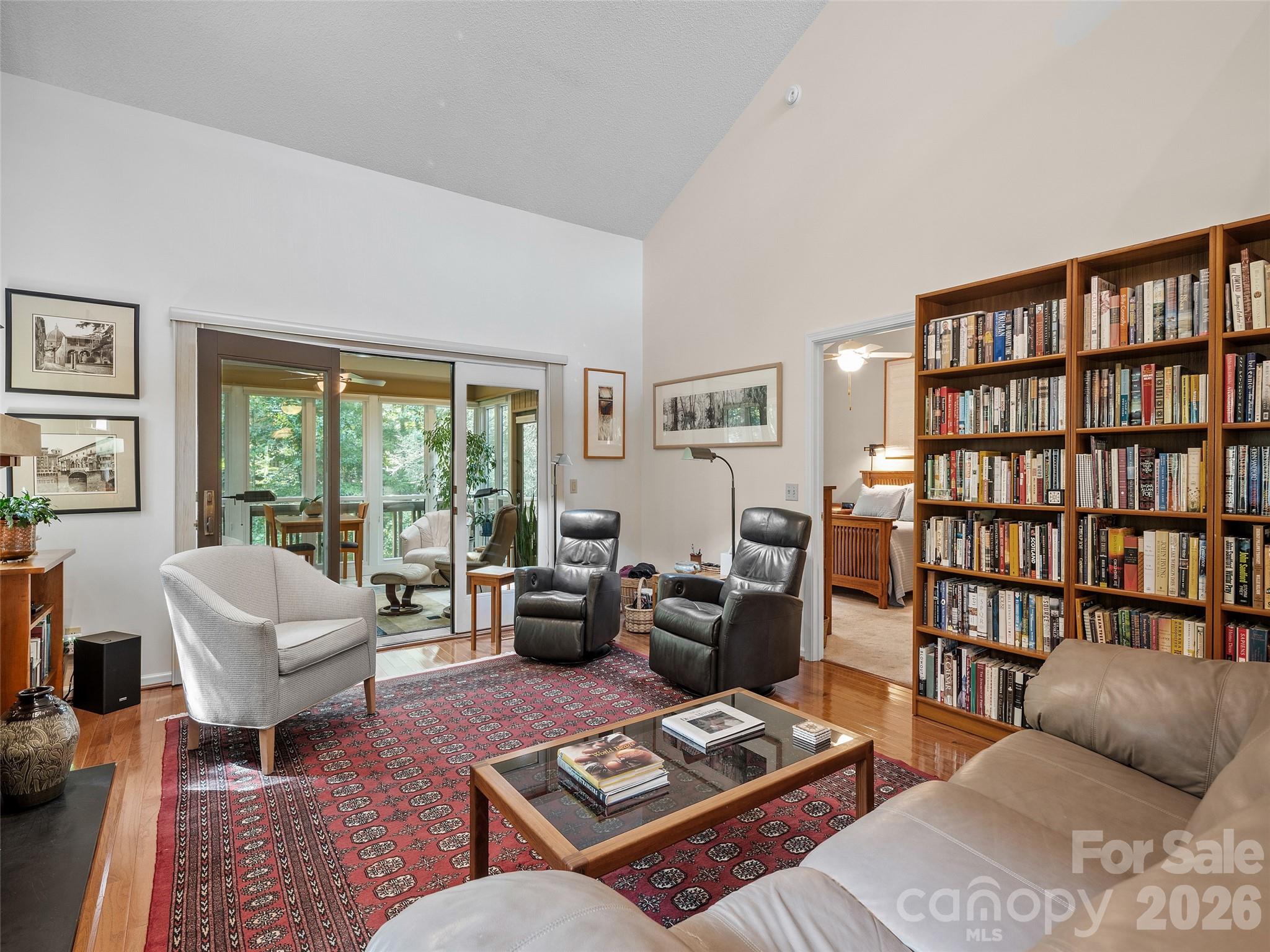 405 Red Oak Drive — Hendersonville