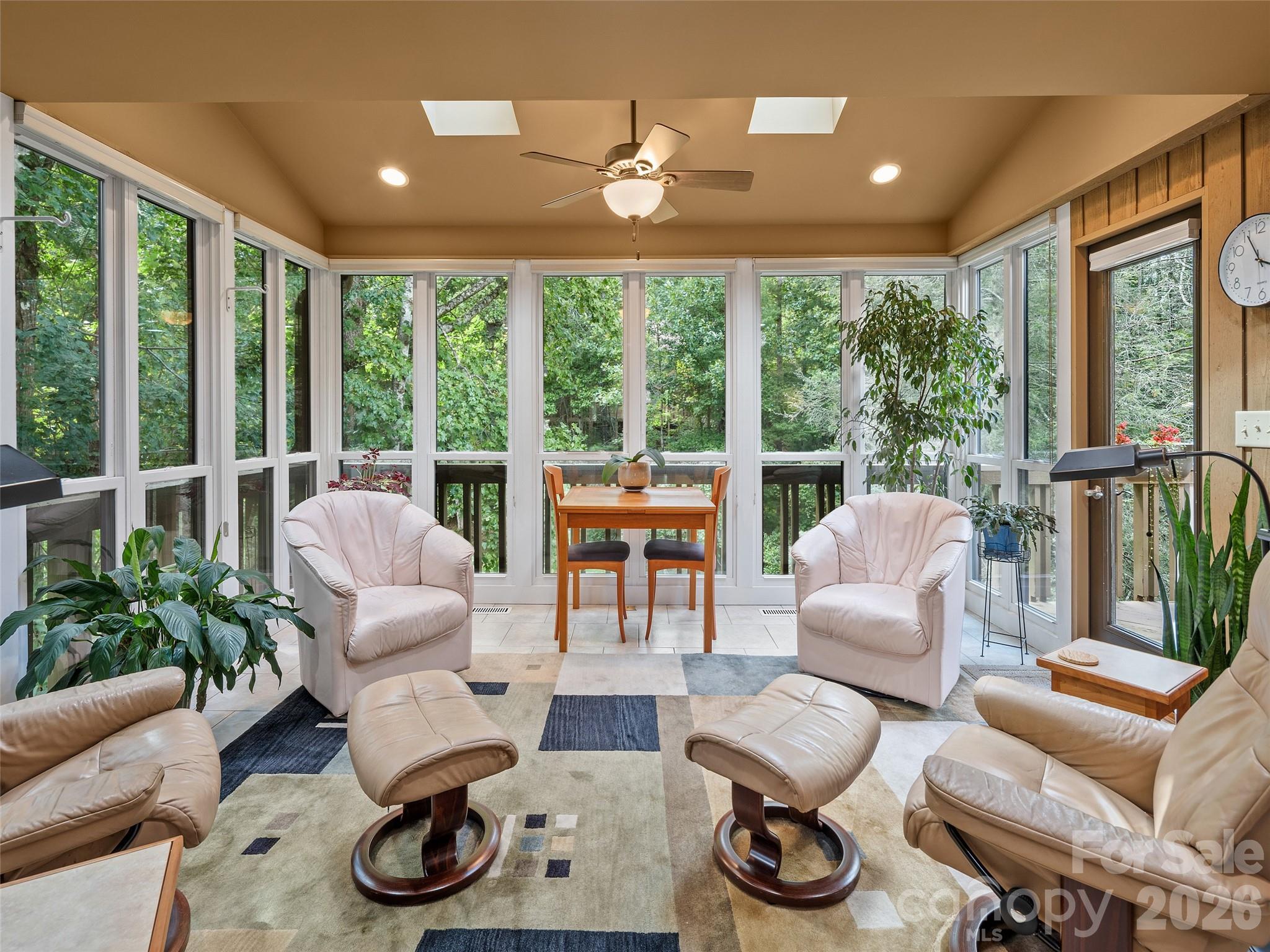 405 Red Oak Drive — Hendersonville