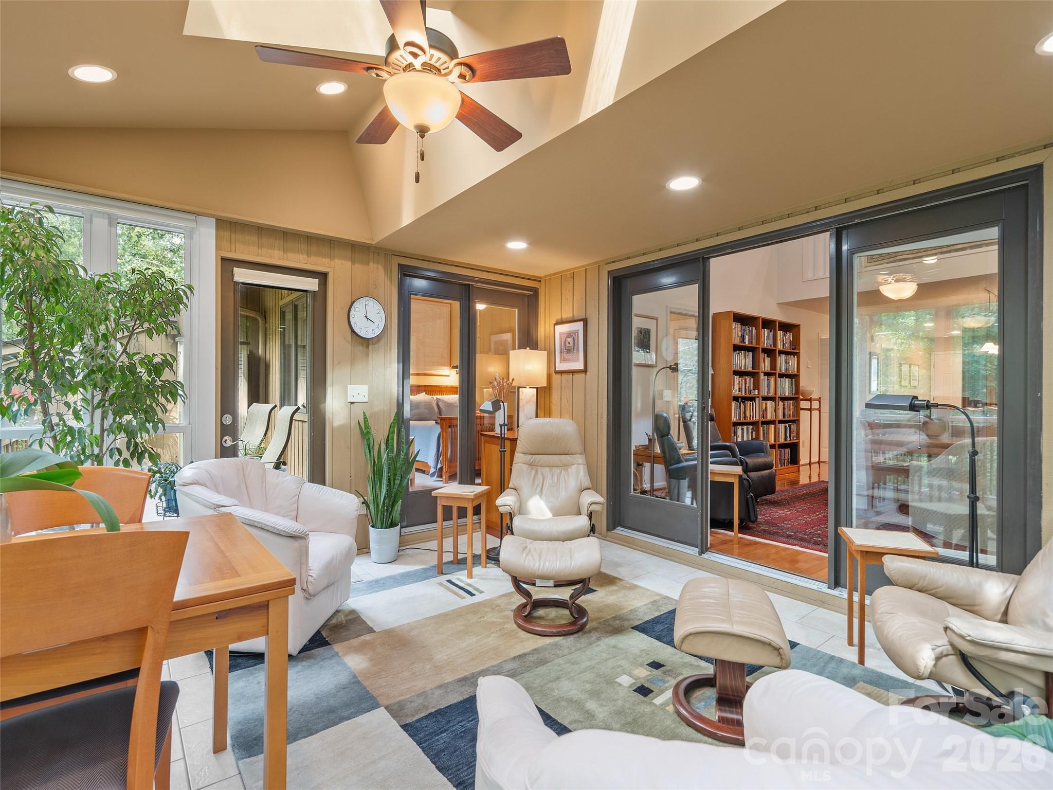 405 Red Oak Drive — Hendersonville