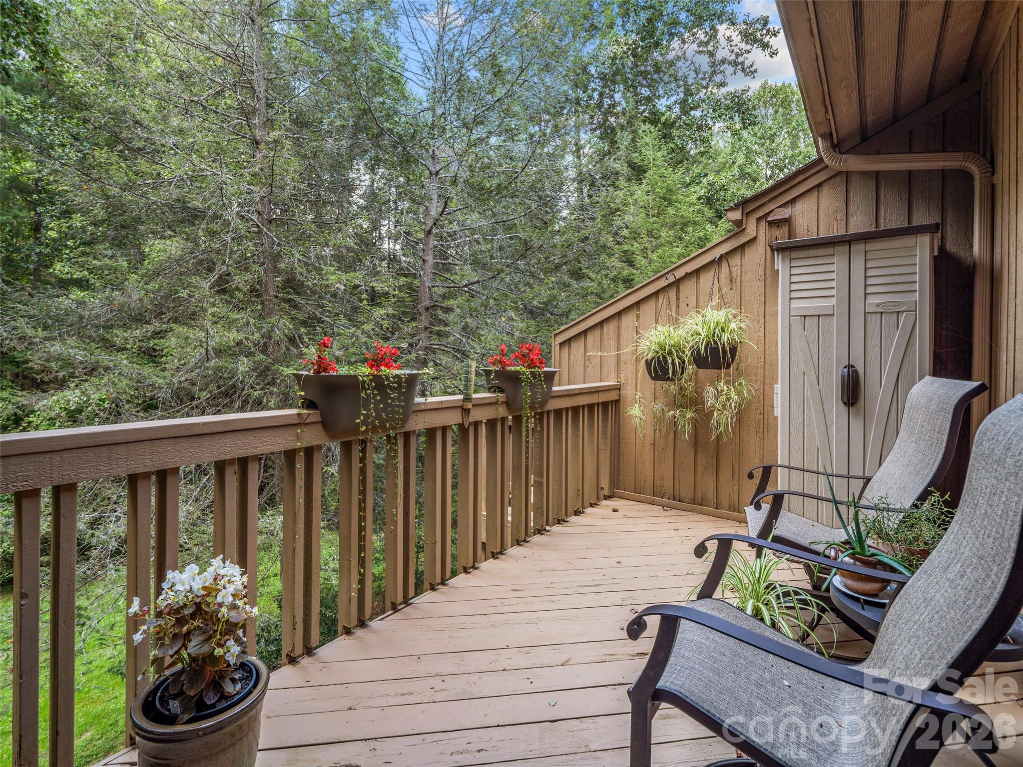 405 Red Oak Drive — Hendersonville