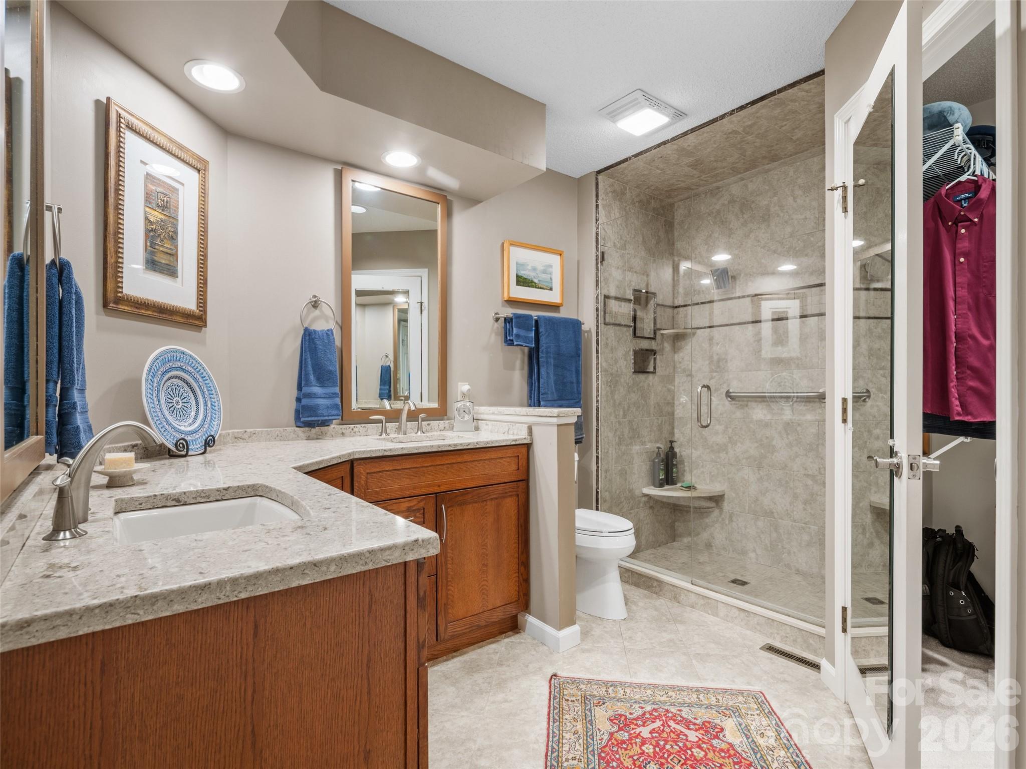 405 Red Oak Drive — Hendersonville