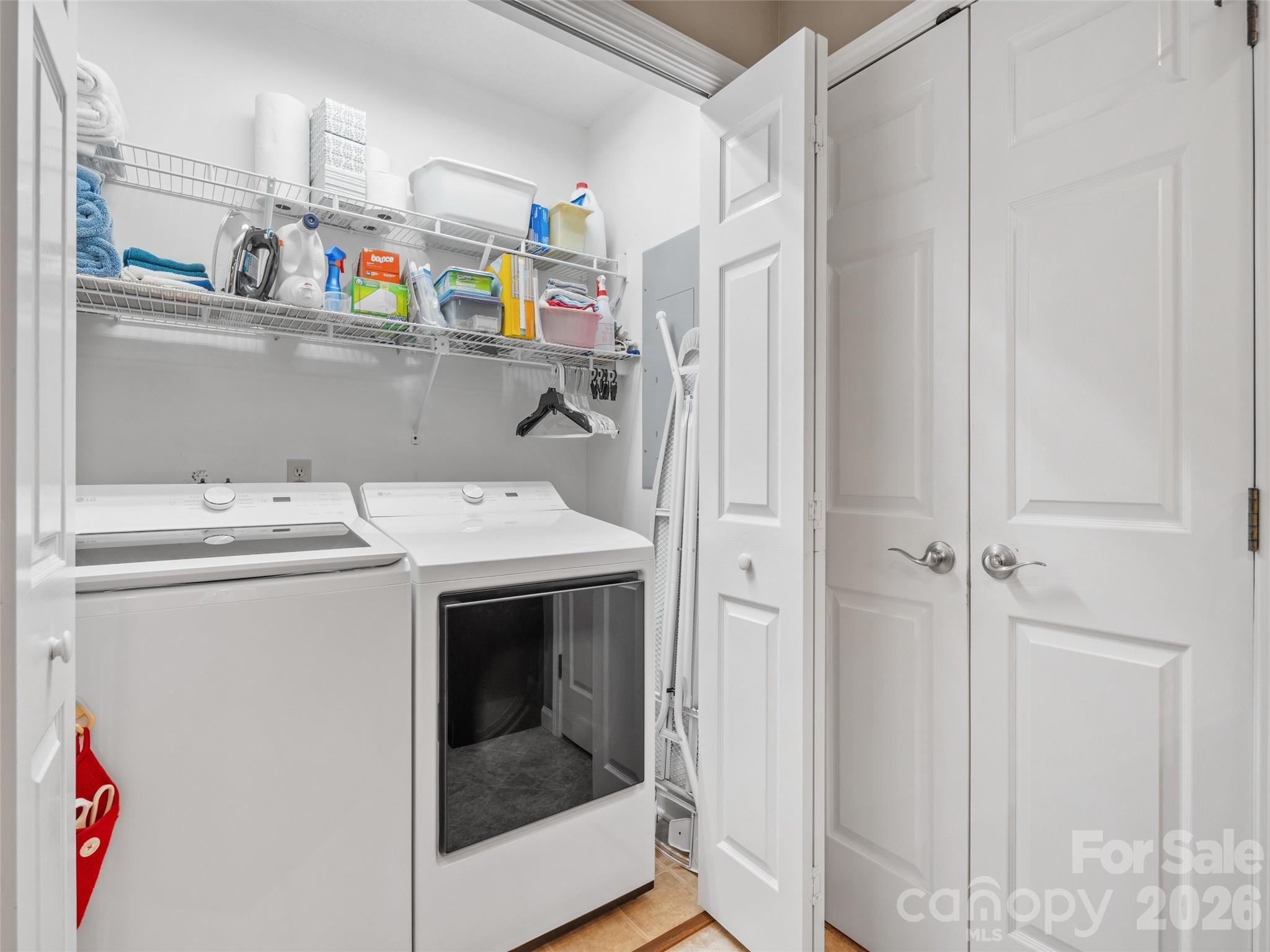 405 Red Oak Drive — Hendersonville
