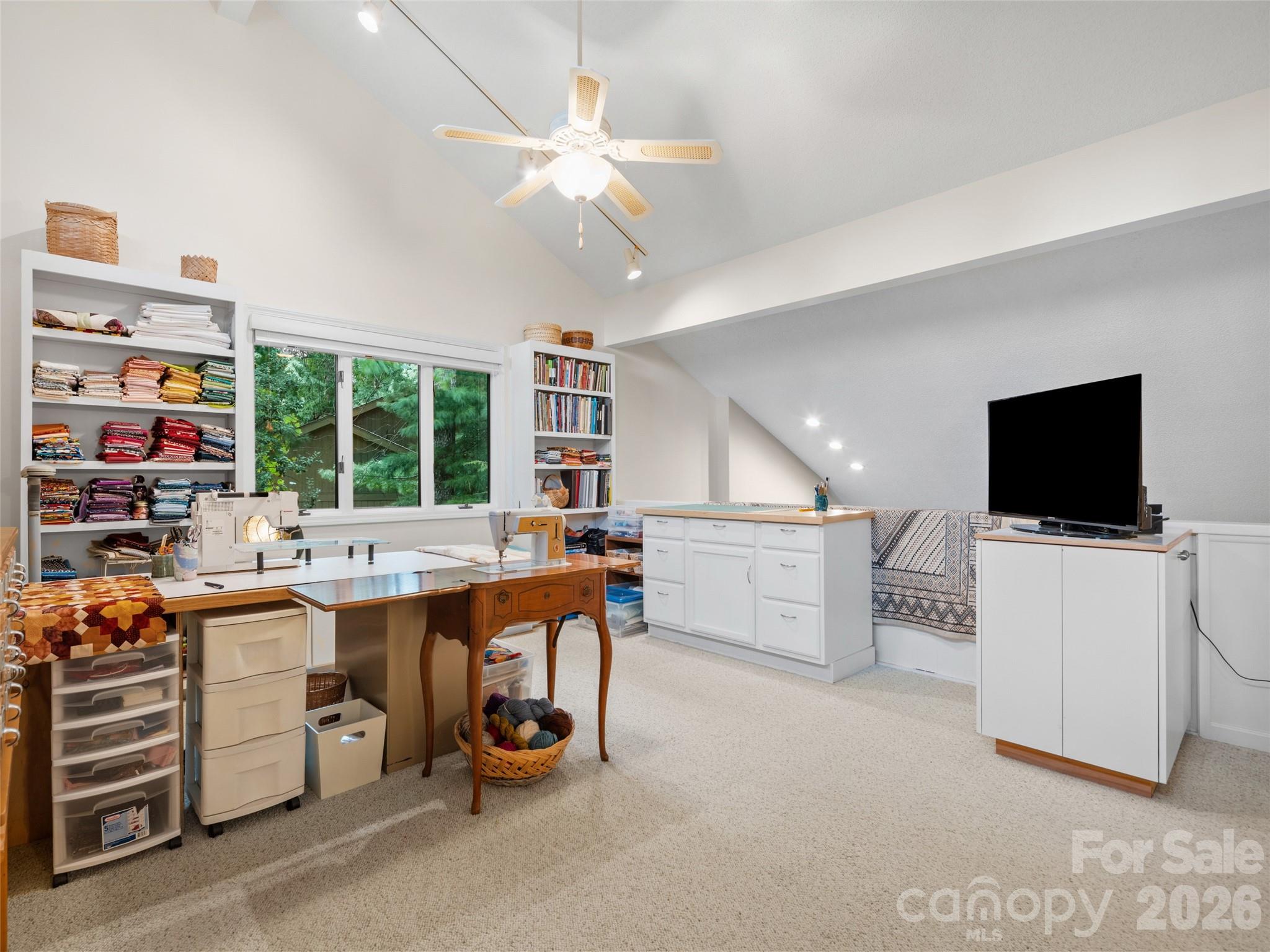 405 Red Oak Drive — Hendersonville
