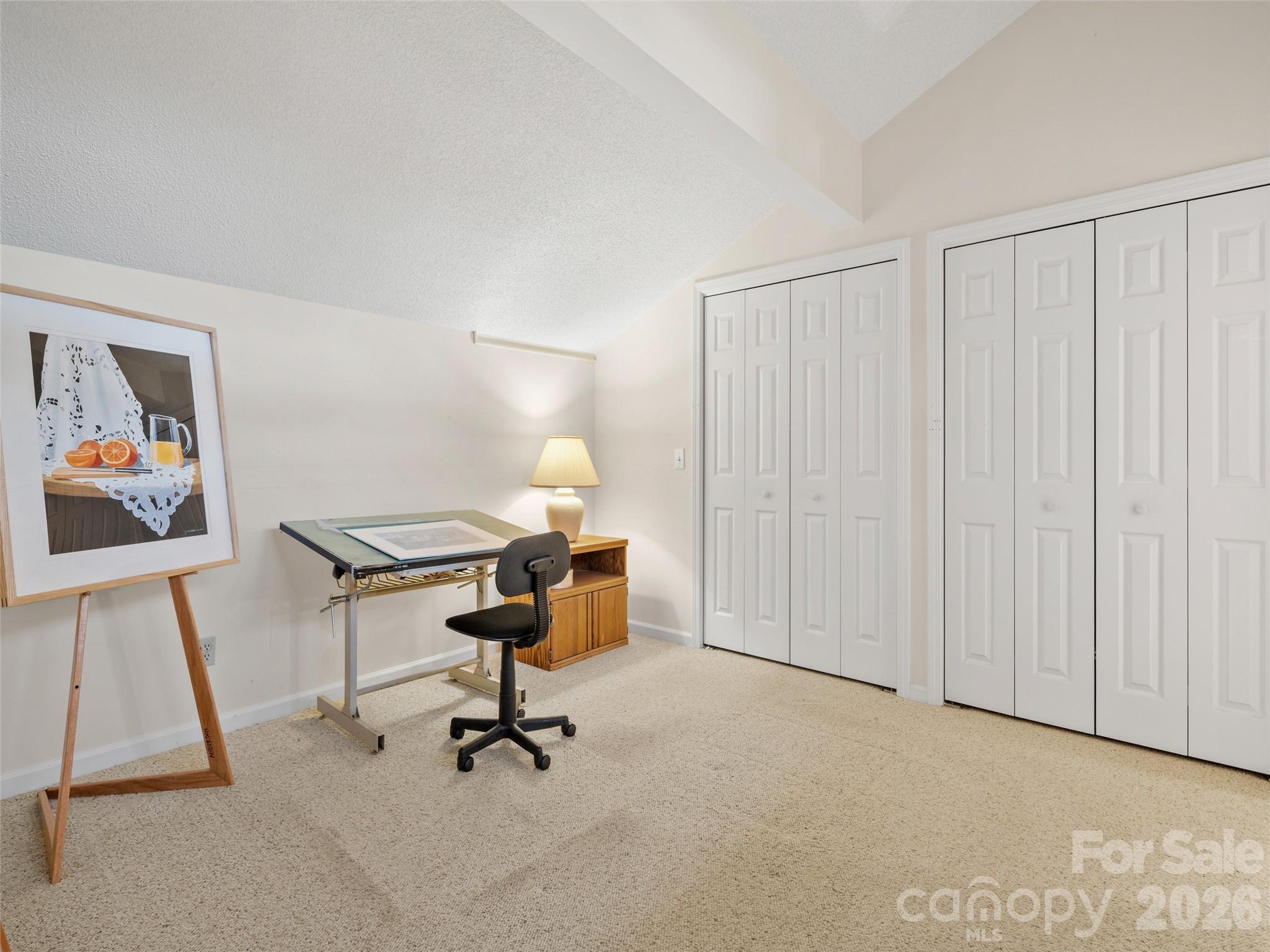 405 Red Oak Drive — Hendersonville