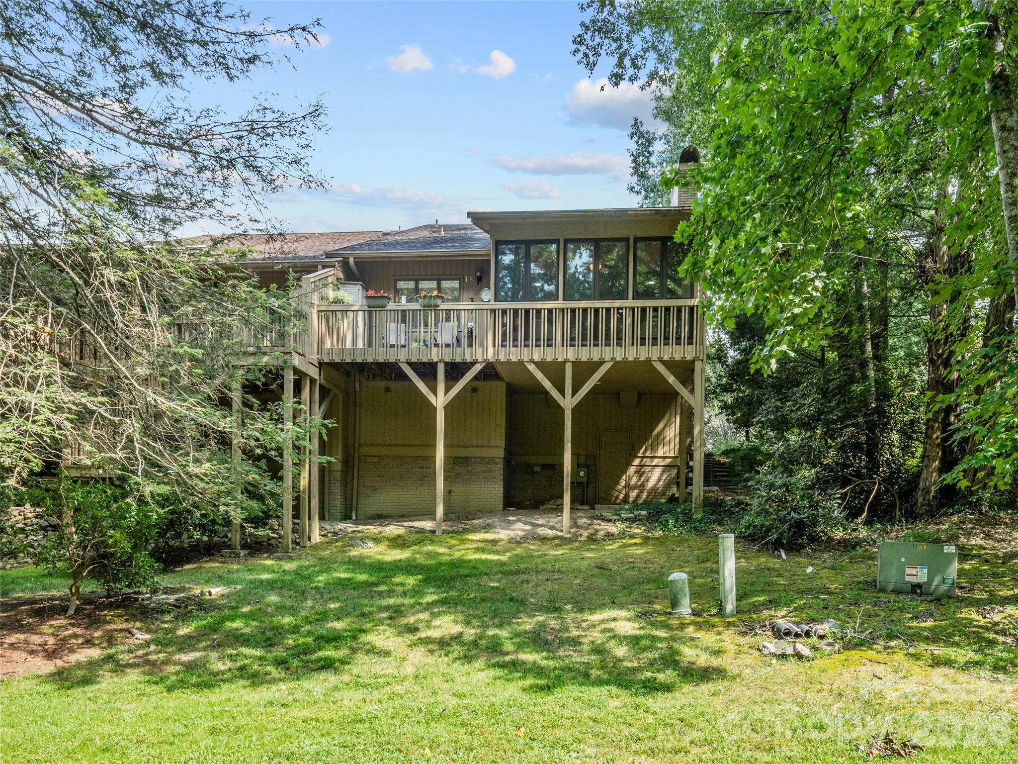 405 Red Oak Drive — Hendersonville