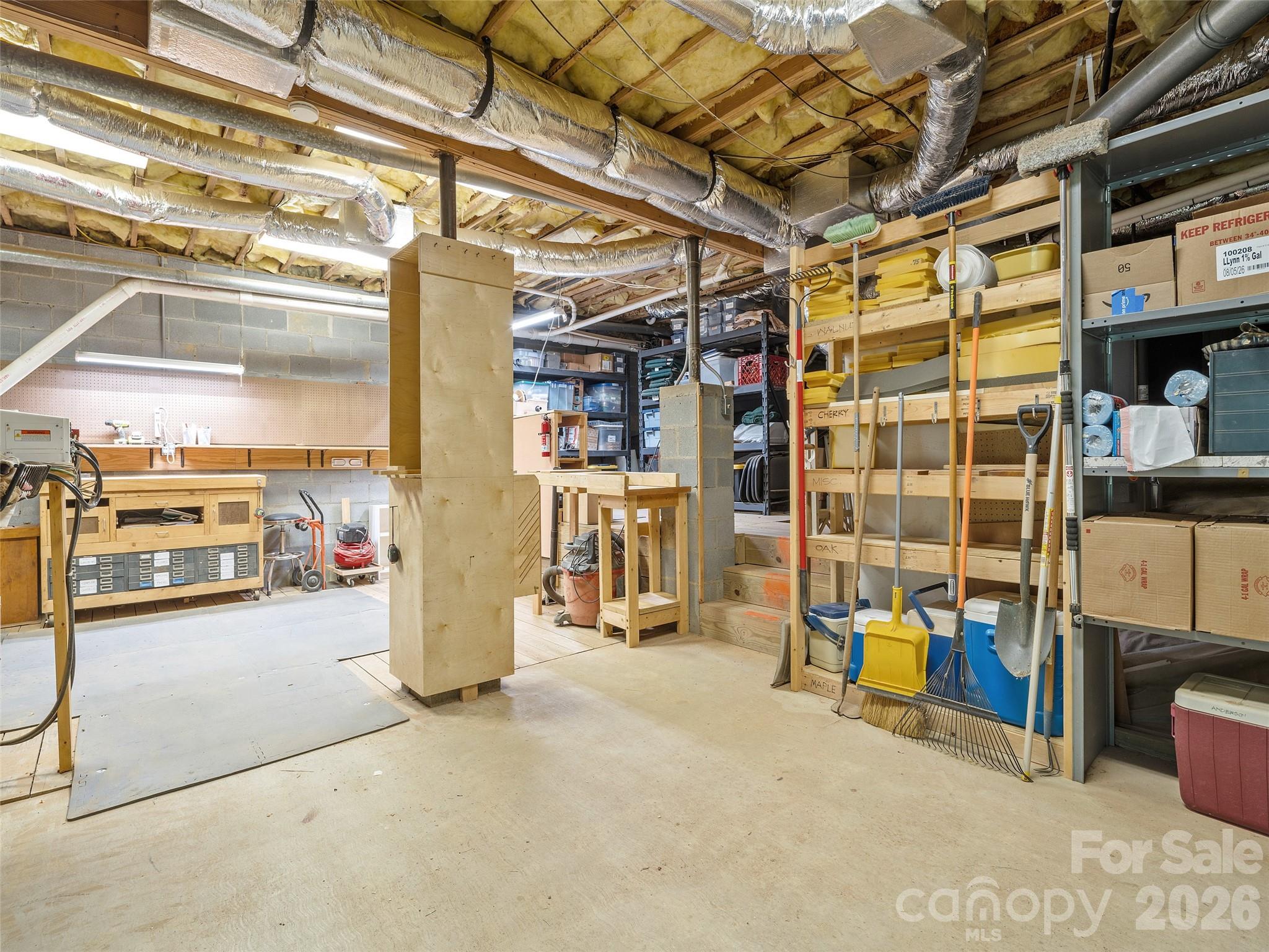 405 Red Oak Drive — Hendersonville