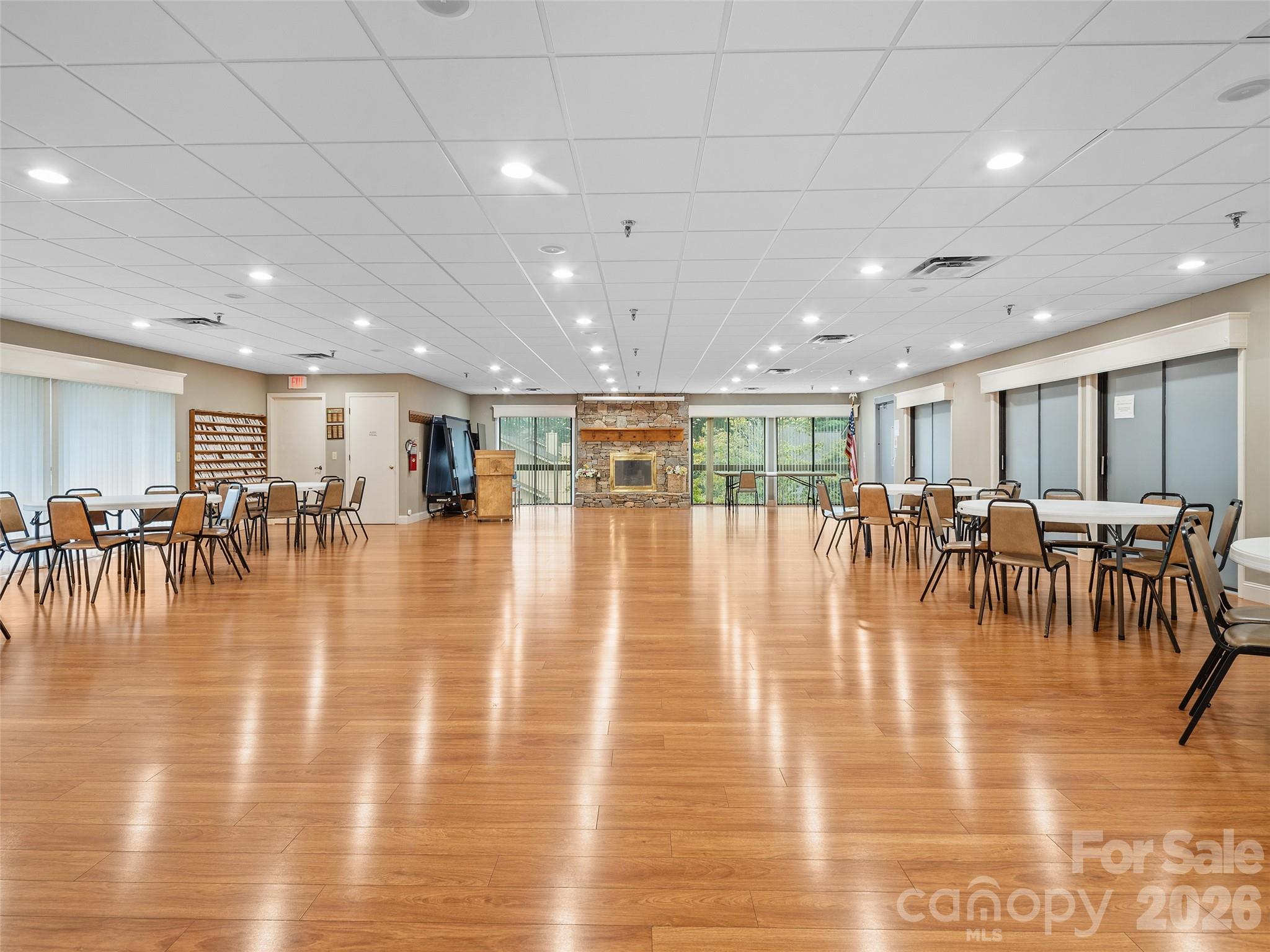 405 Red Oak Drive — Hendersonville