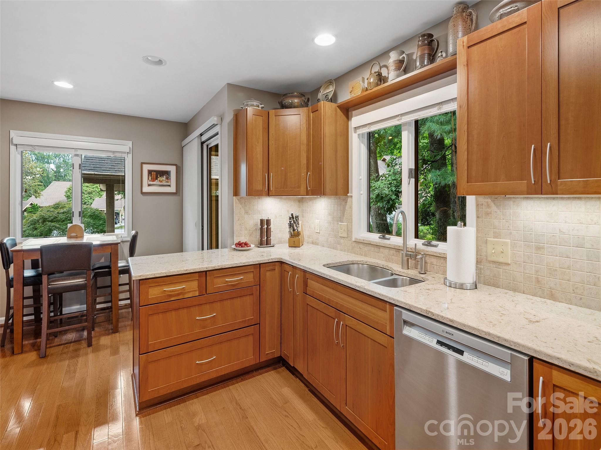405 Red Oak Drive — Hendersonville