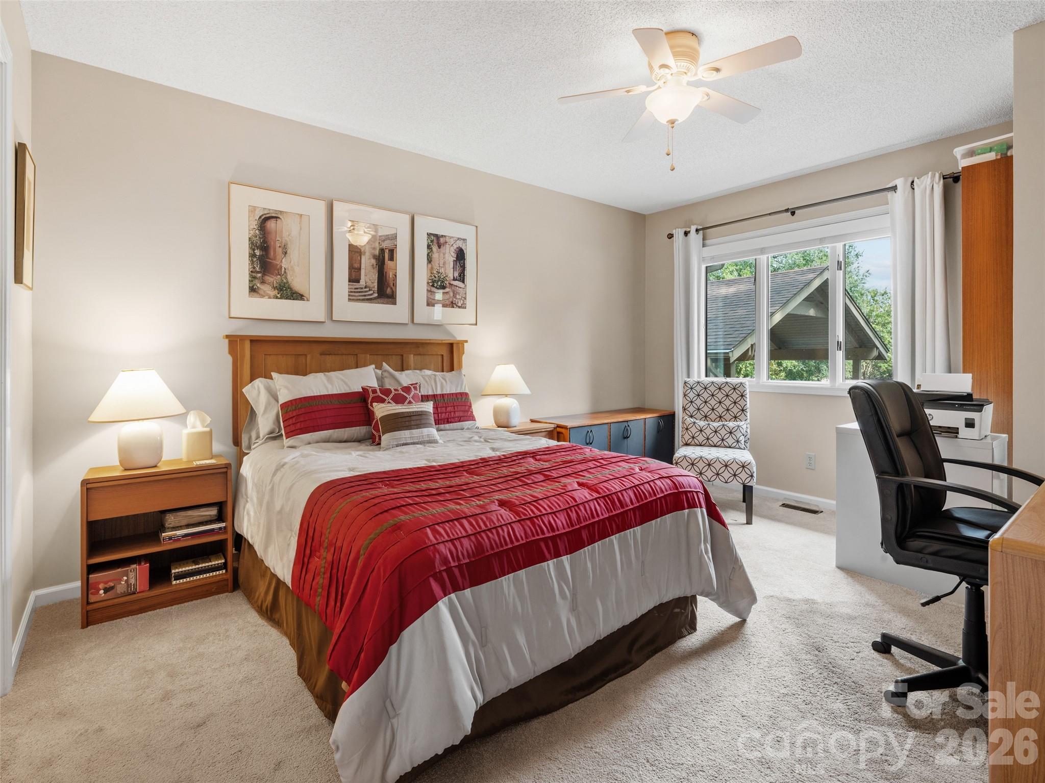 405 Red Oak Drive — Hendersonville