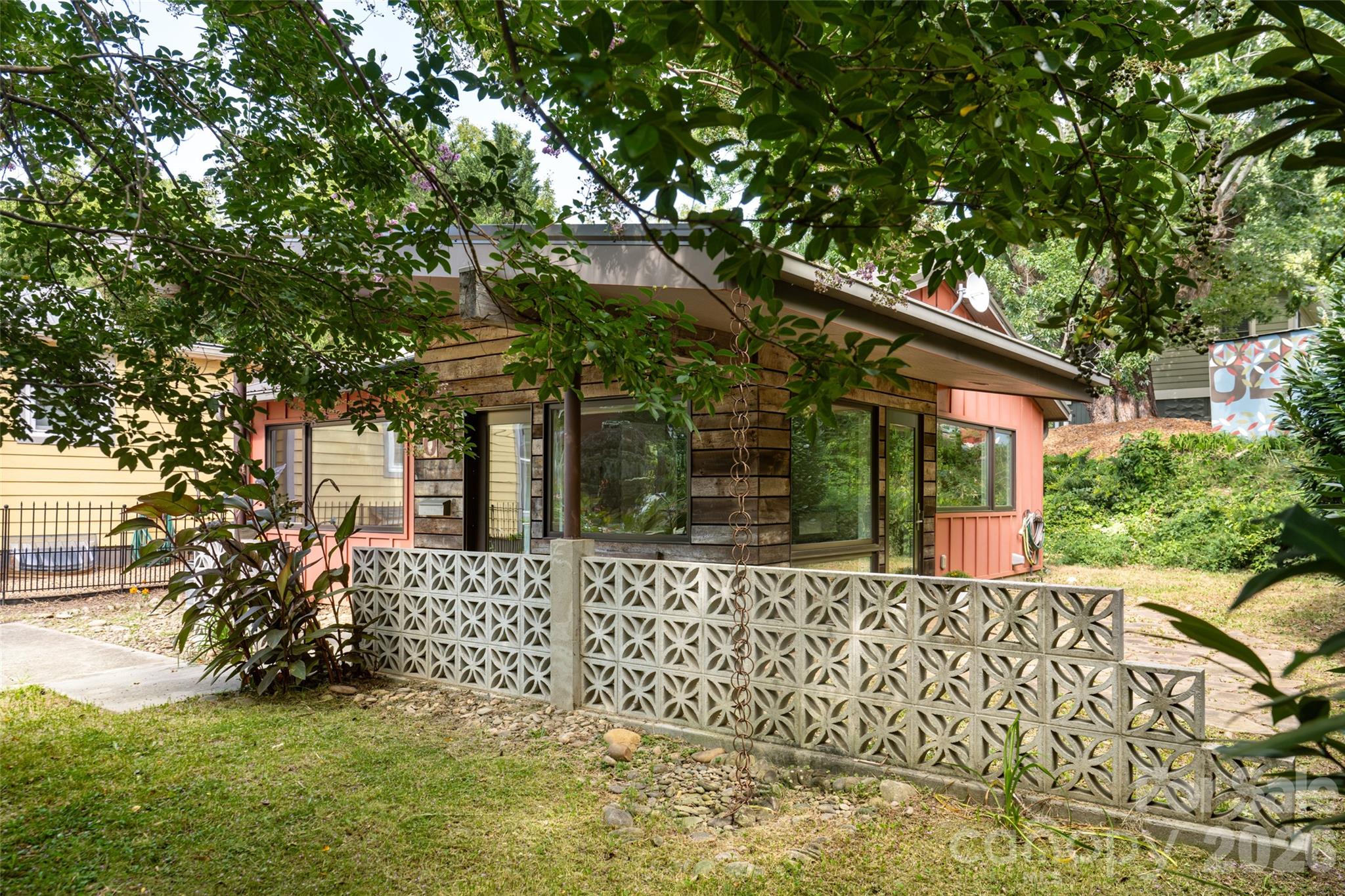 82 Mount Clare Avenue — Asheville