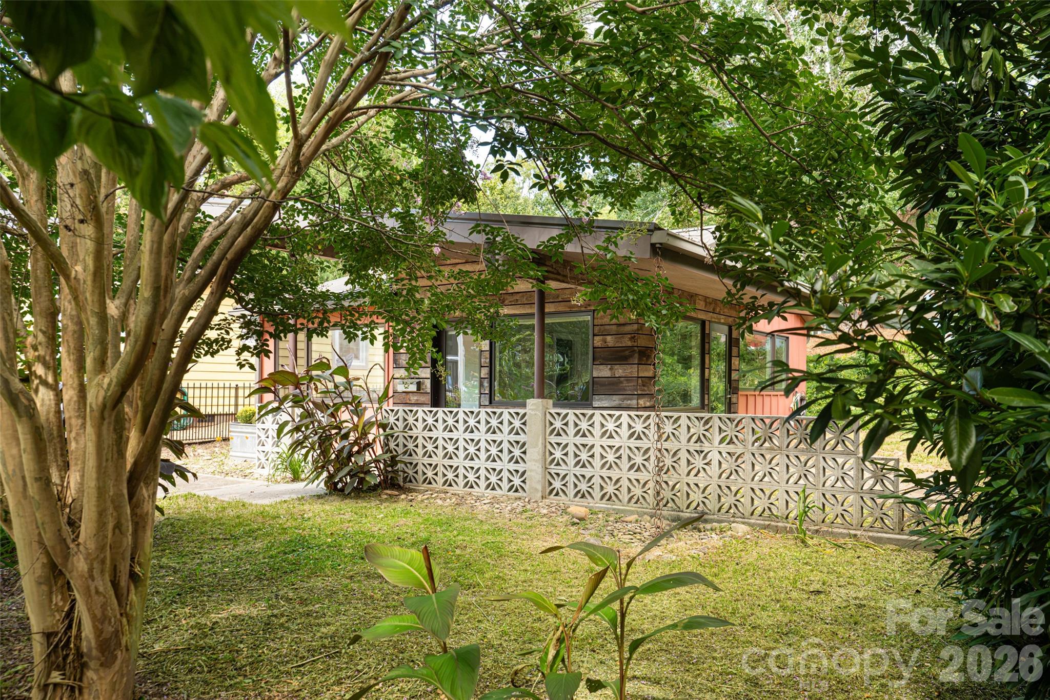 82 Mount Clare Avenue — Asheville