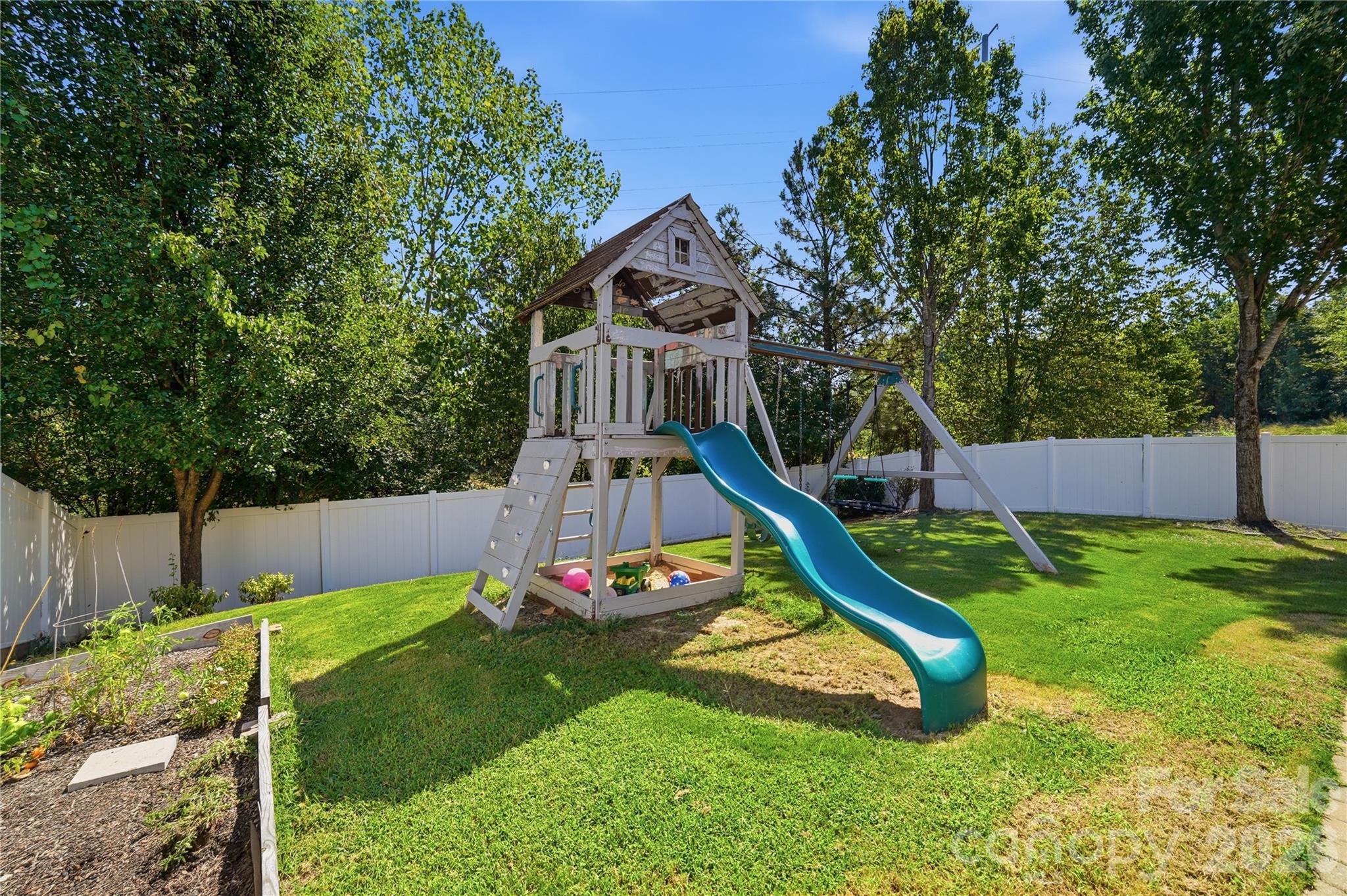 17120 Caldwell Track Drive — Huntersville