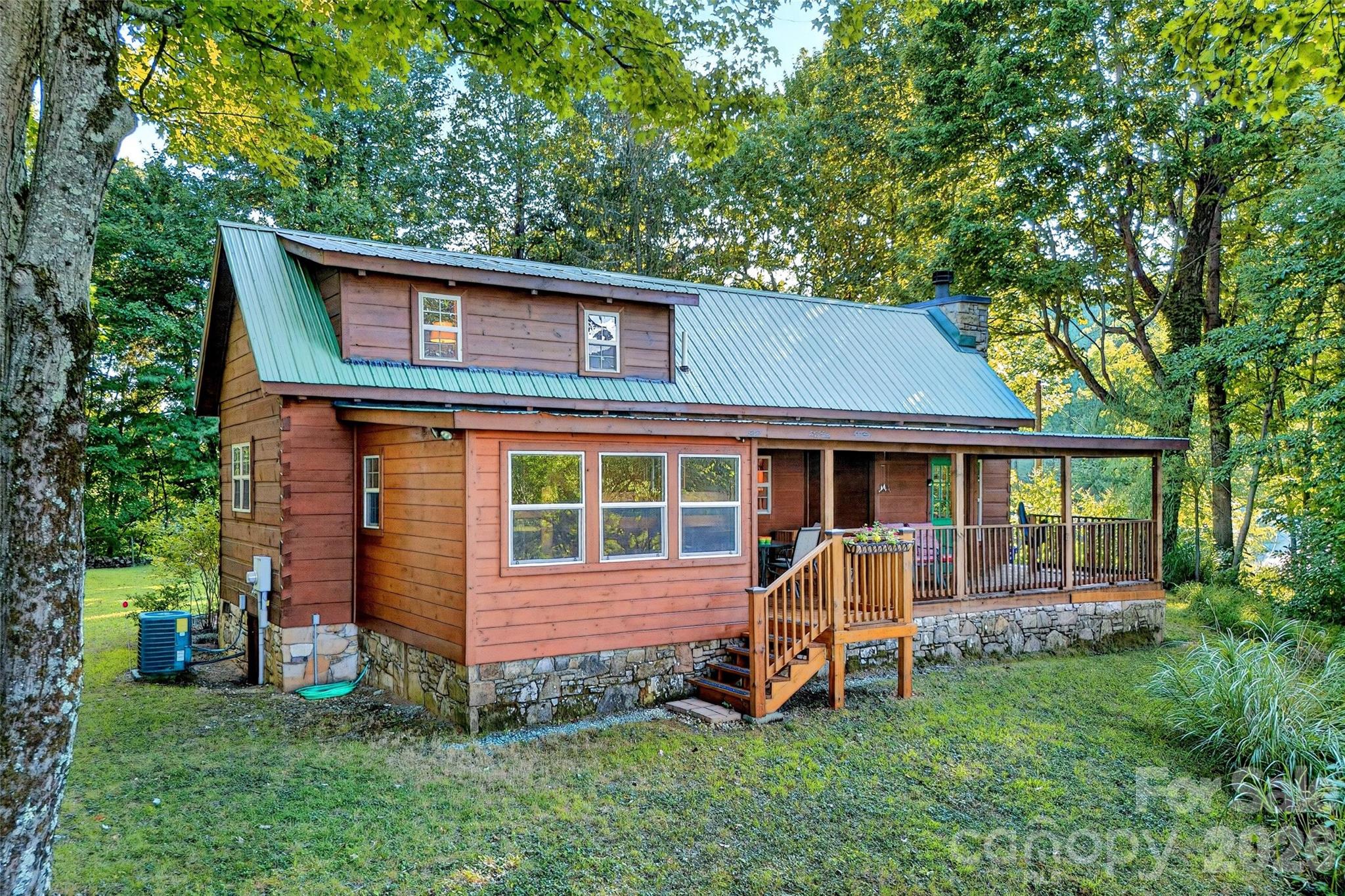 10 Camp Elliott Road — Black Mountain
