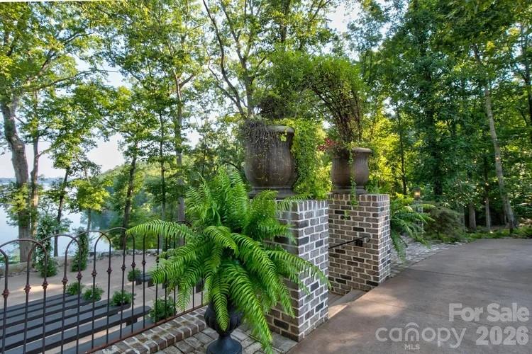 4223 Cedar Creek Road — Lancaster