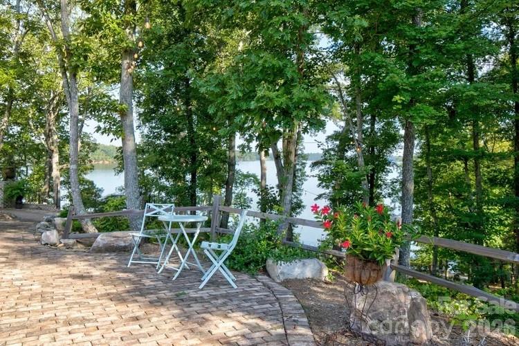 4223 Cedar Creek Road — Lancaster