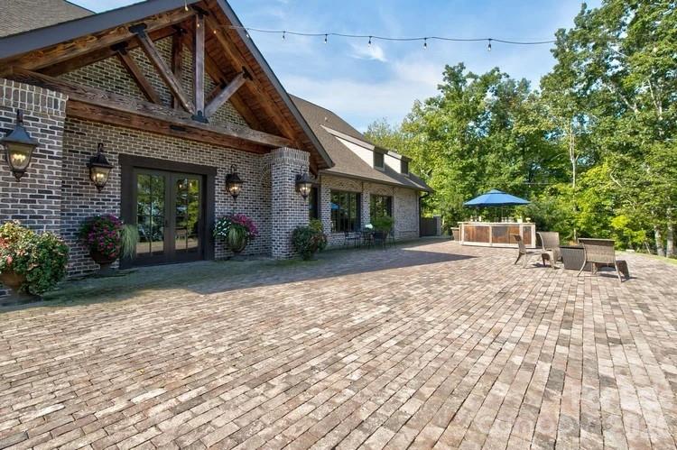4223 Cedar Creek Road — Lancaster