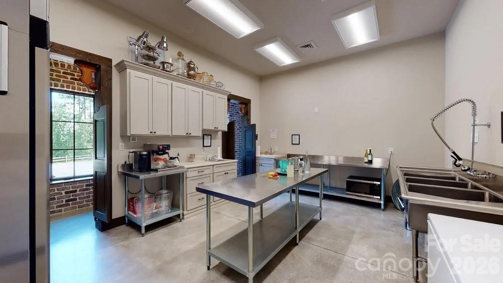 4223 Cedar Creek Road — Lancaster