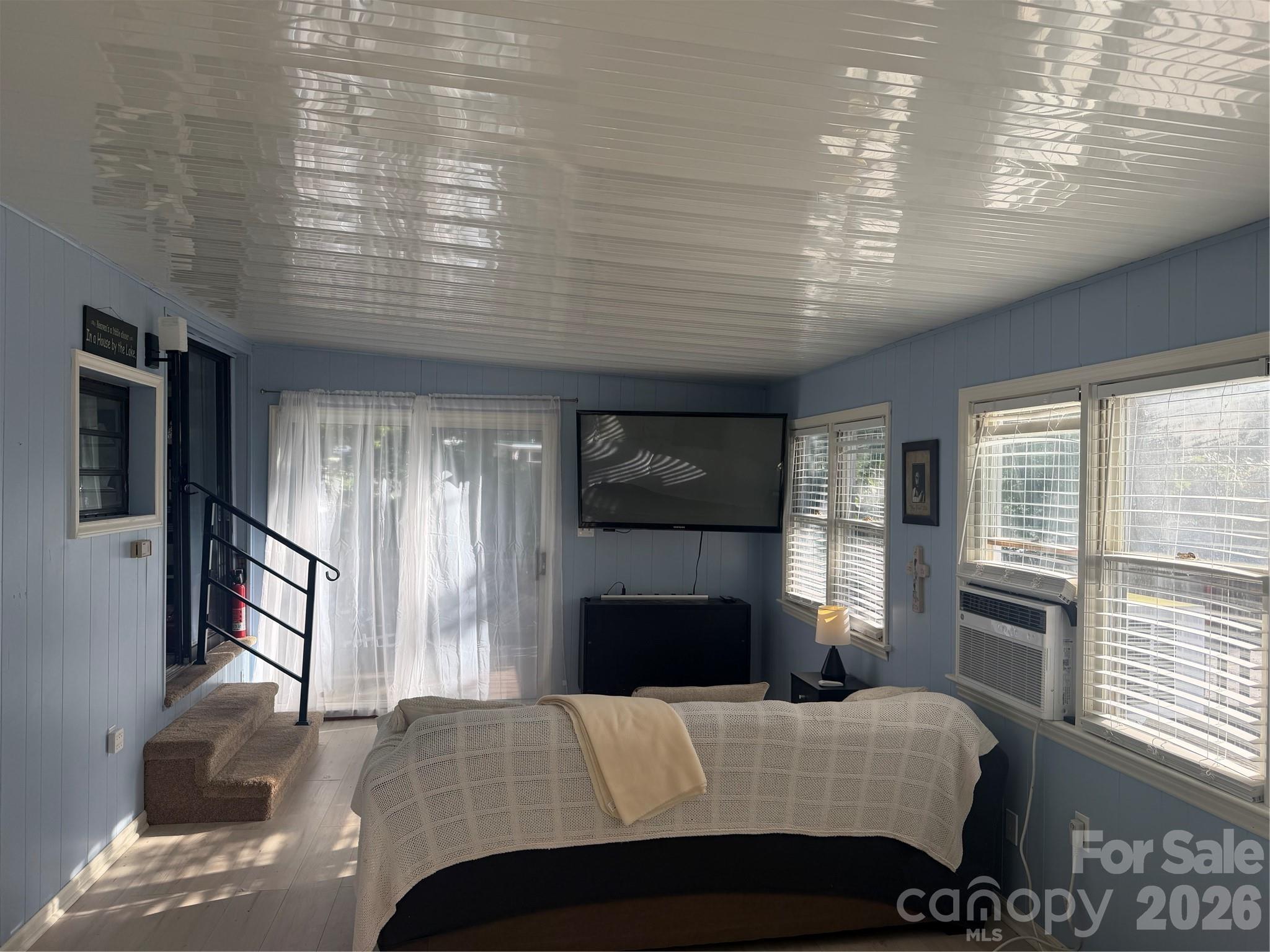 131 Pier Avenue — New London