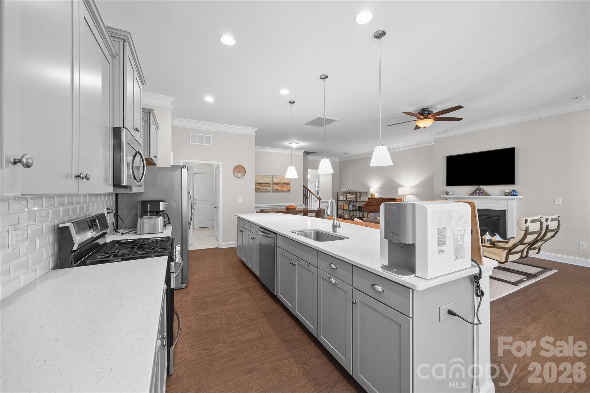 7063 Chrysanthemum Road — Lancaster