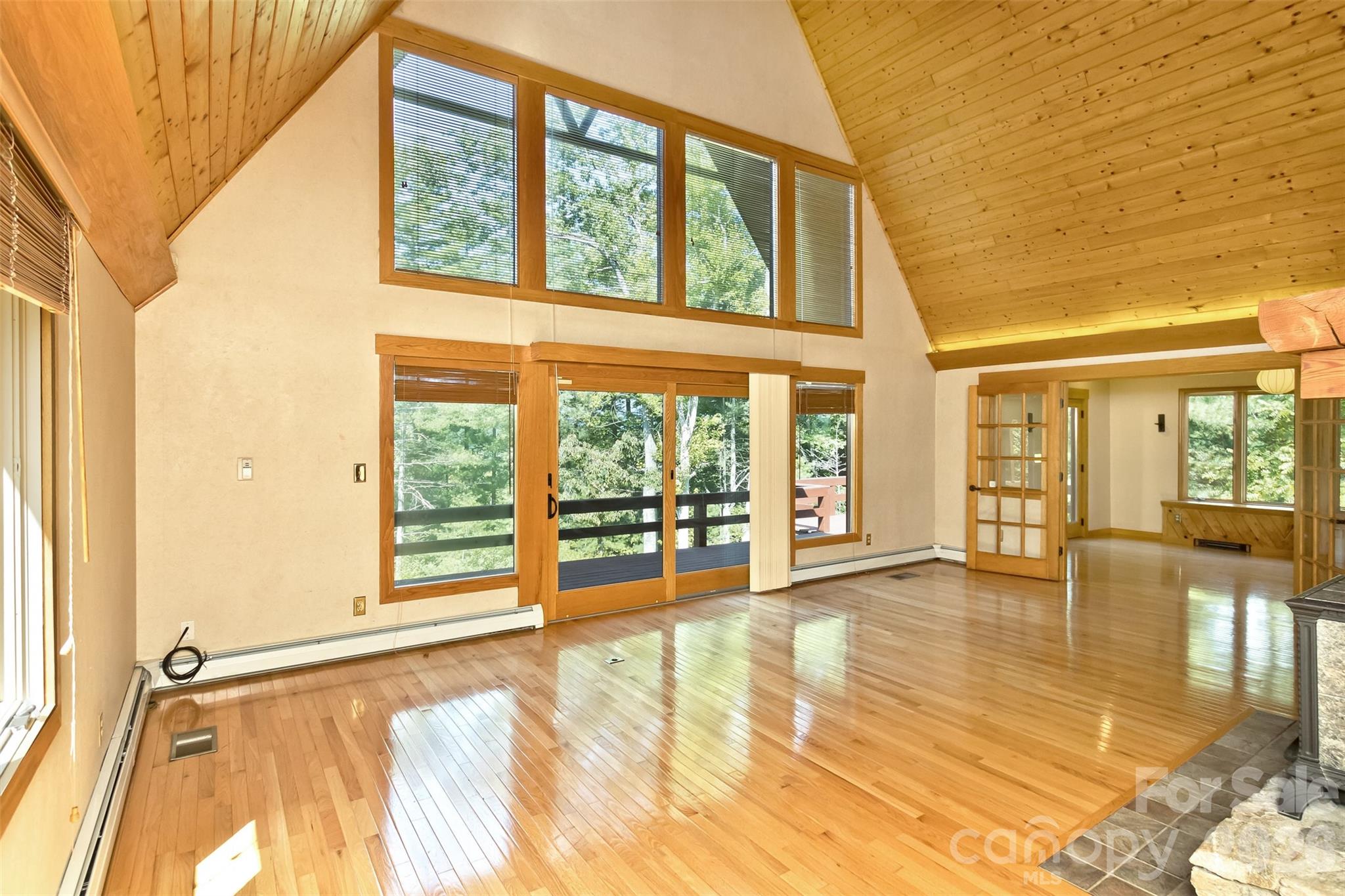 16 Spruce Way — Fairview