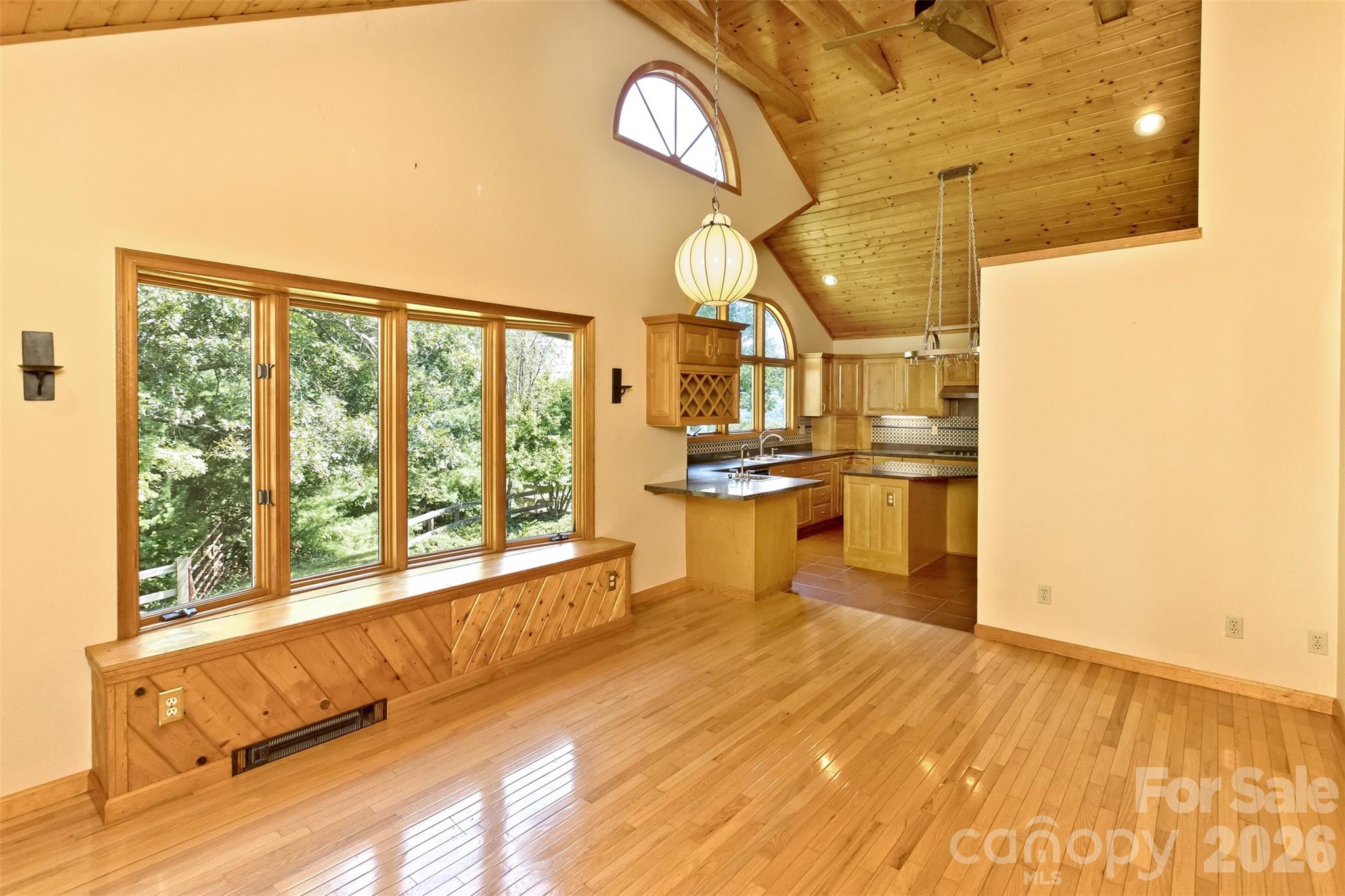 16 Spruce Way — Fairview