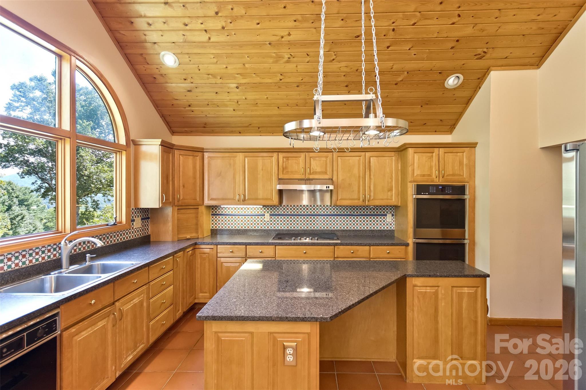 16 Spruce Way — Fairview