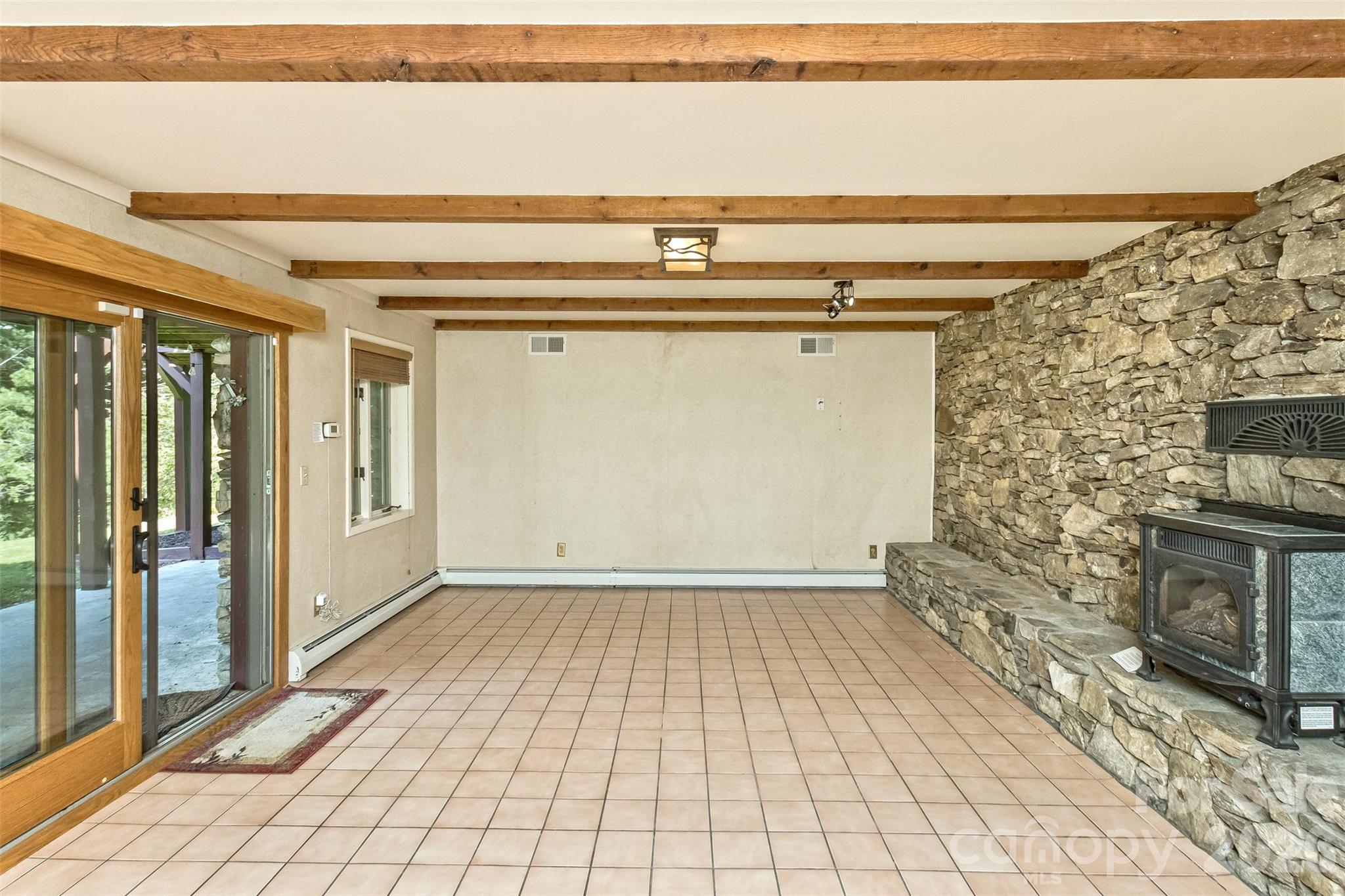 16 Spruce Way — Fairview