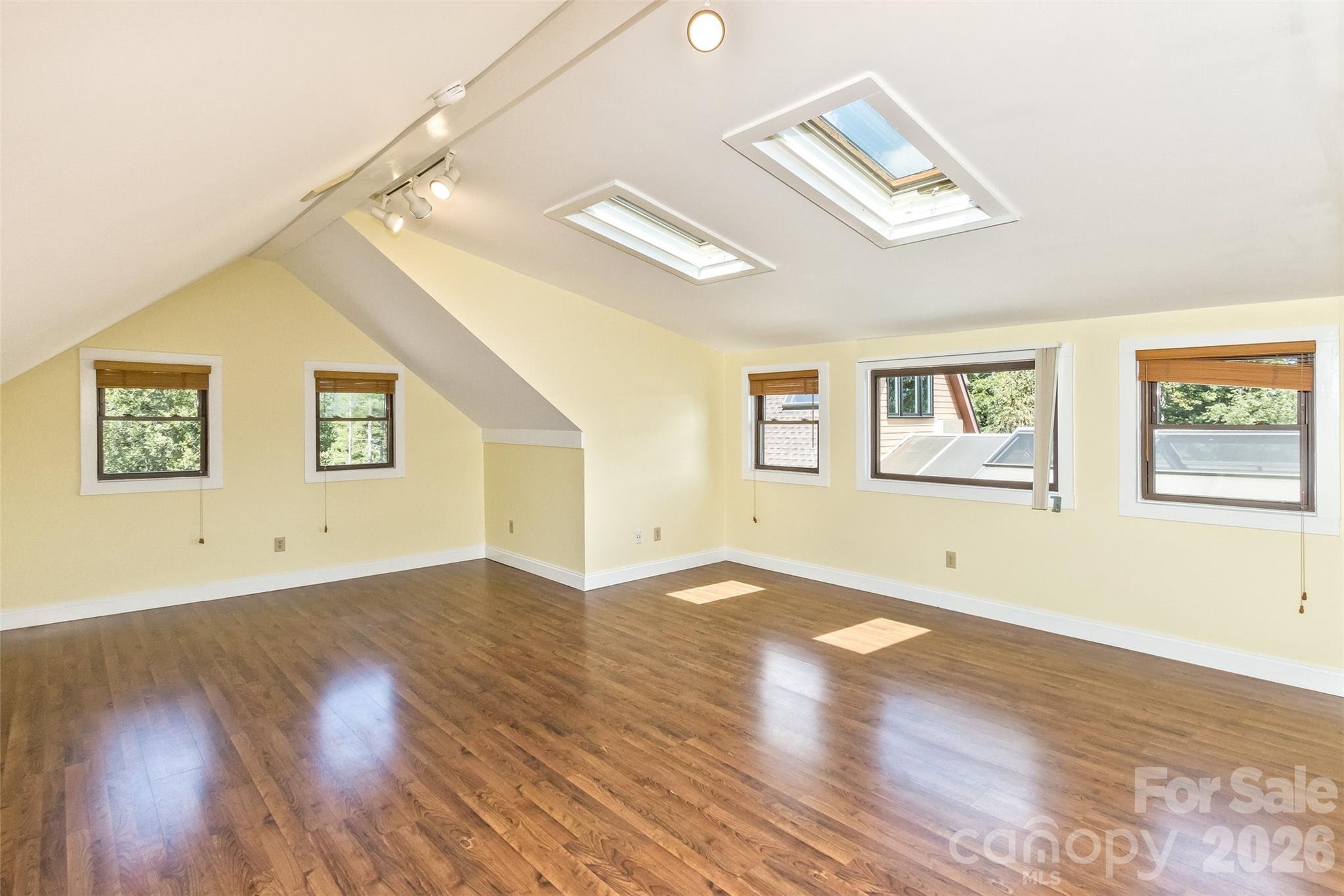 16 Spruce Way — Fairview
