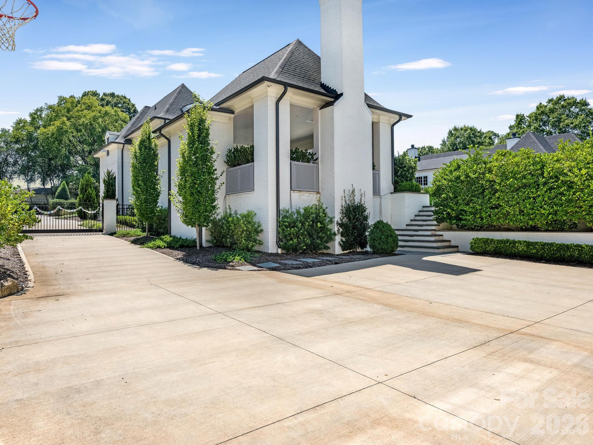 2422 Ferncliff Road — Charlotte