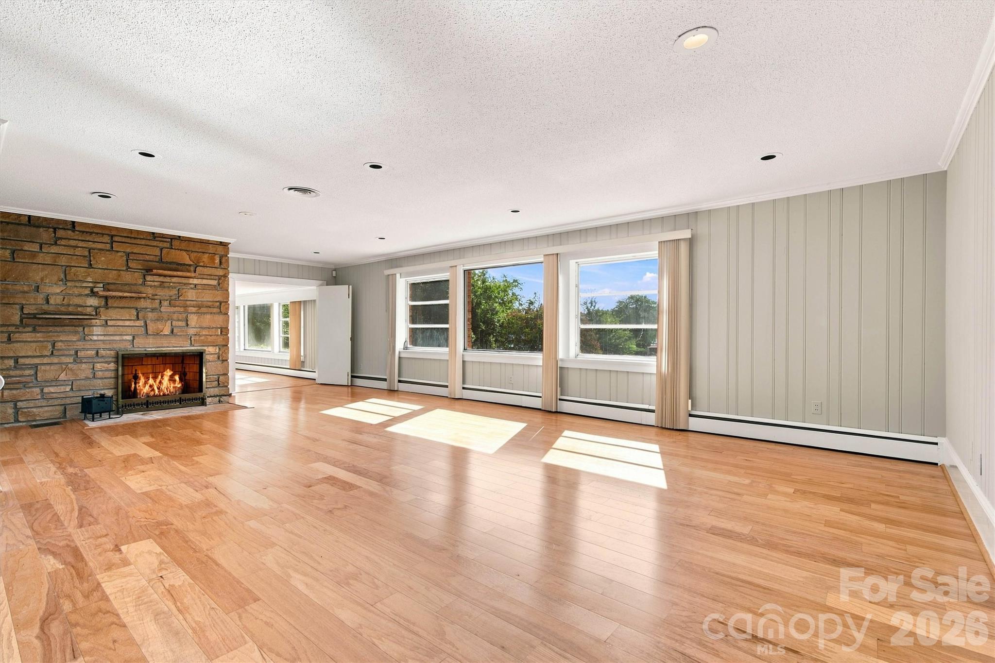 4830 N Center Street — Hickory