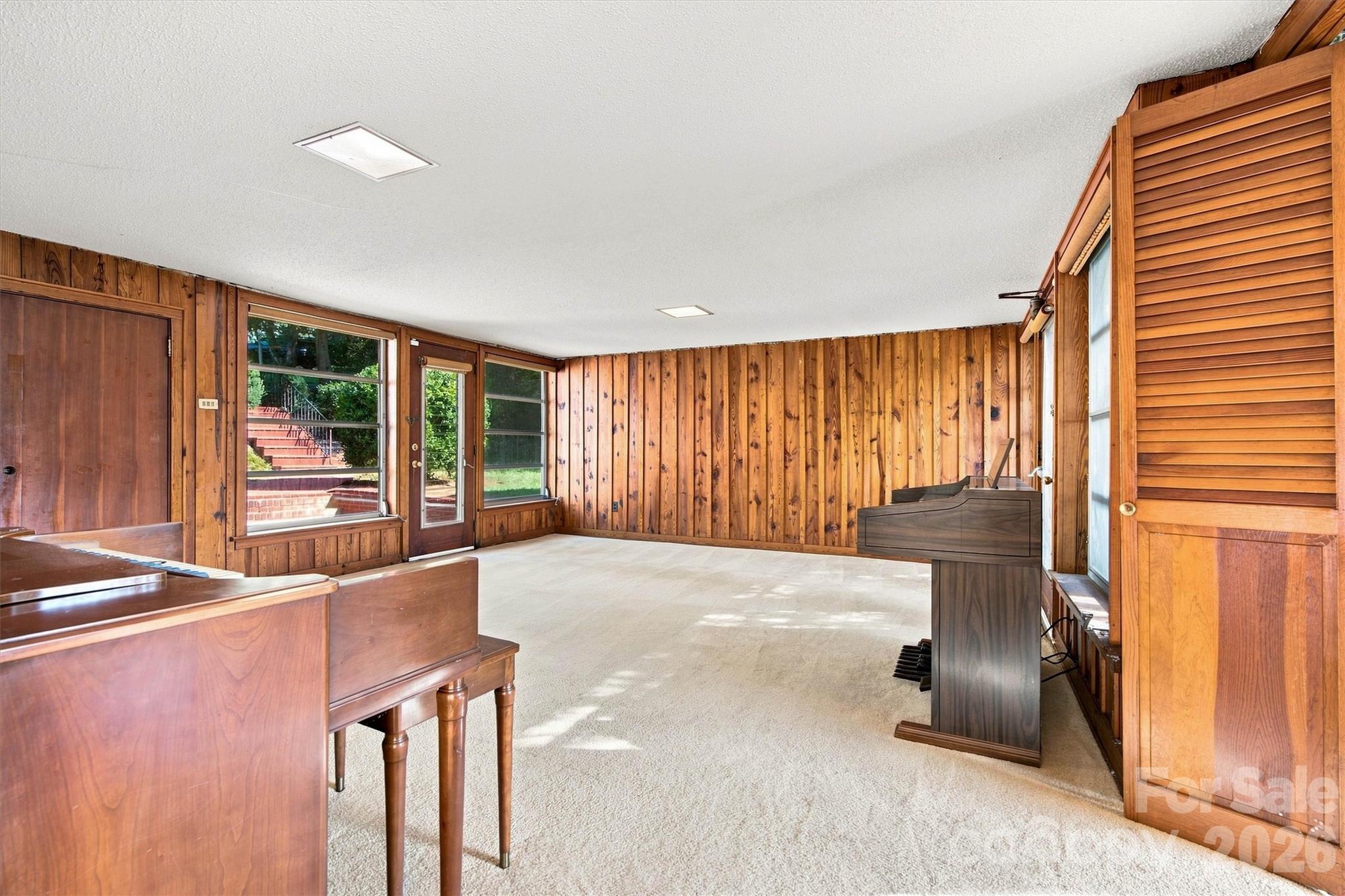 4830 N Center Street — Hickory