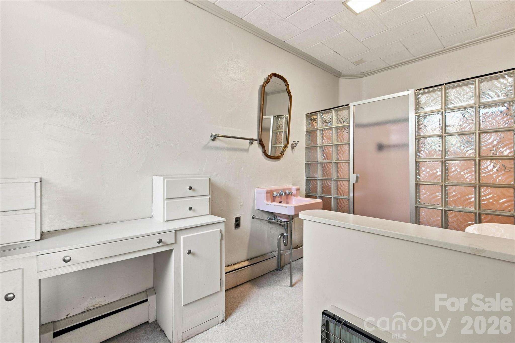 4830 N Center Street — Hickory
