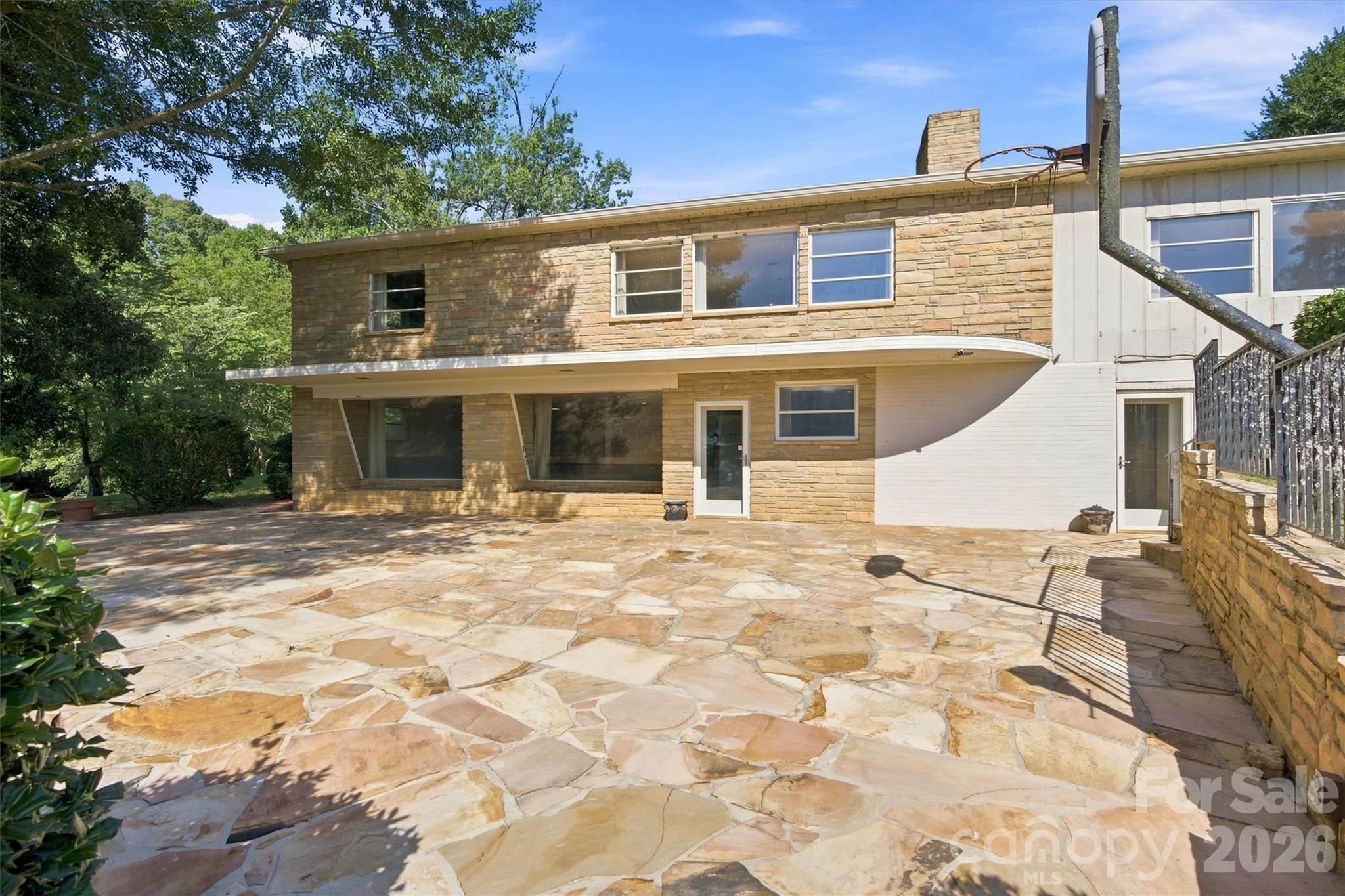 4830 N Center Street — Hickory