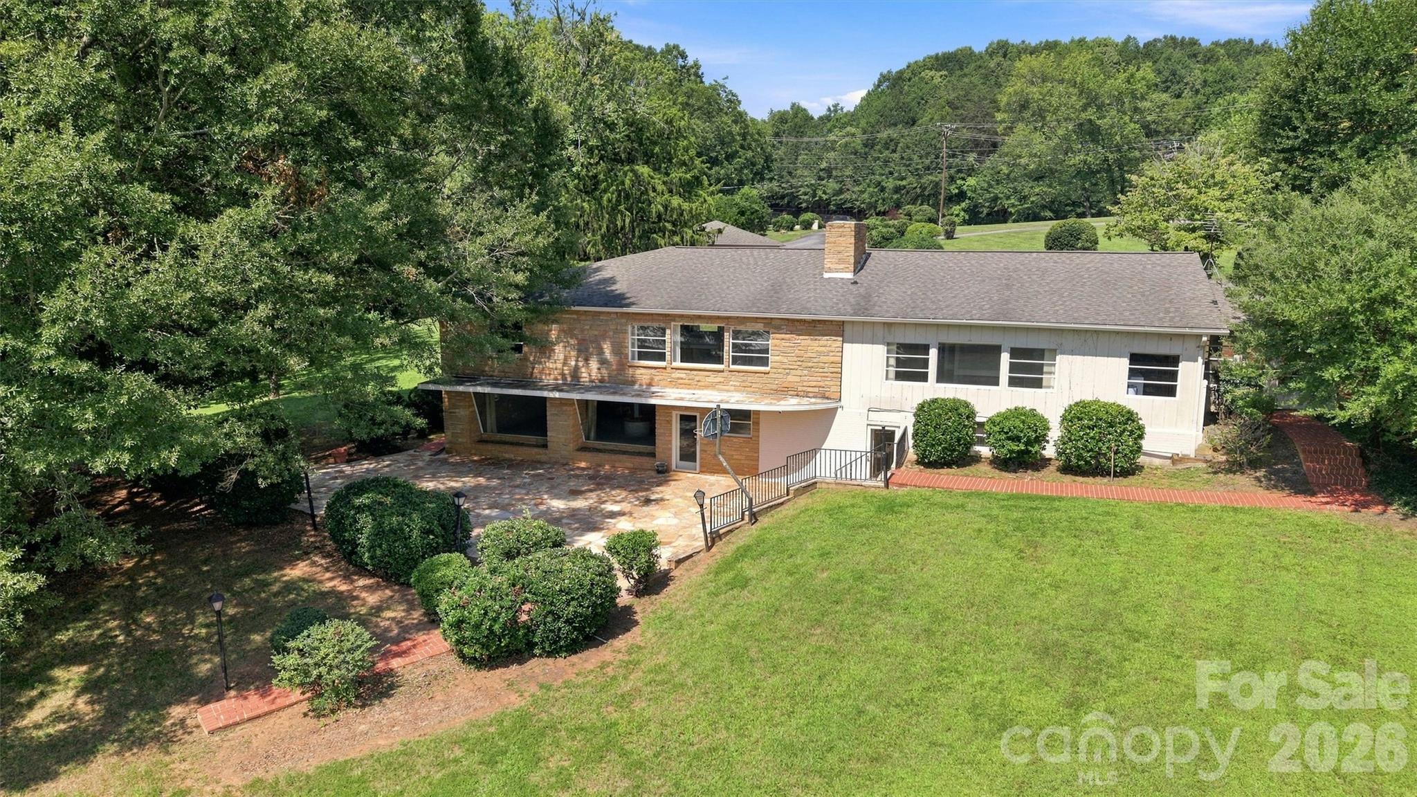4830 N Center Street — Hickory