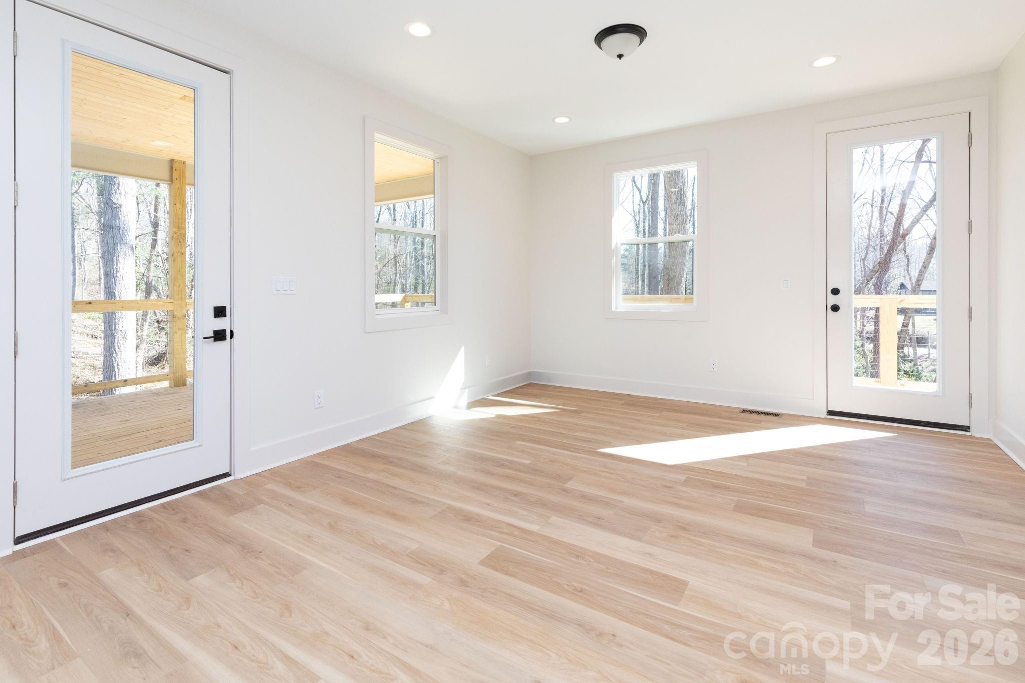 137 E Arbutus Trail — Hendersonville