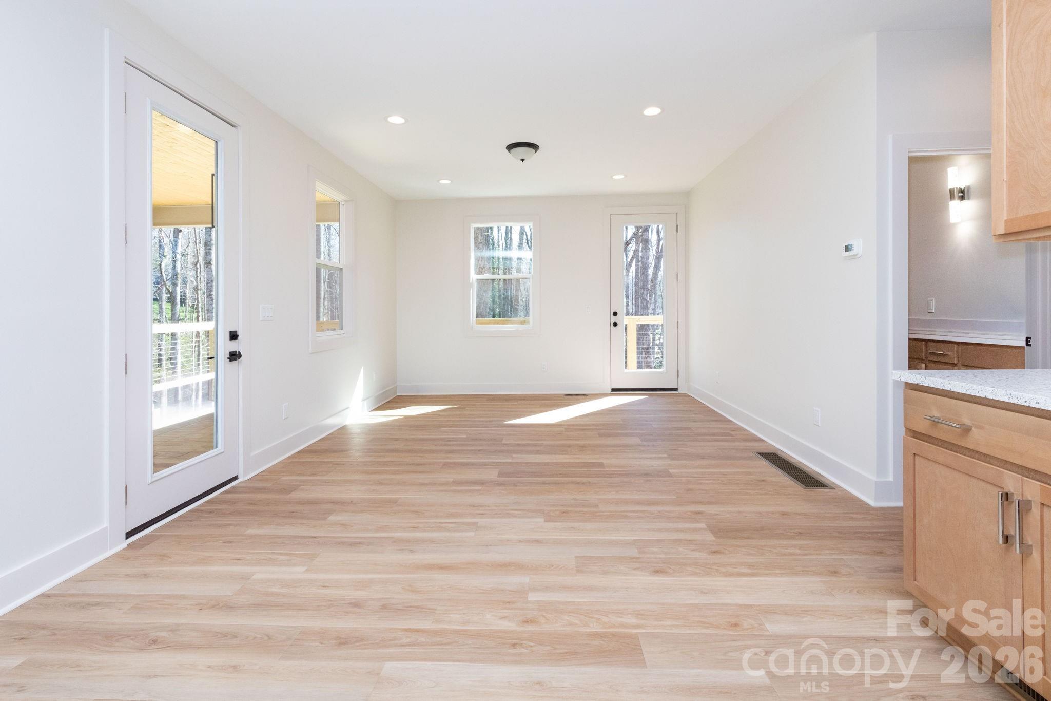 137 E Arbutus Trail — Hendersonville
